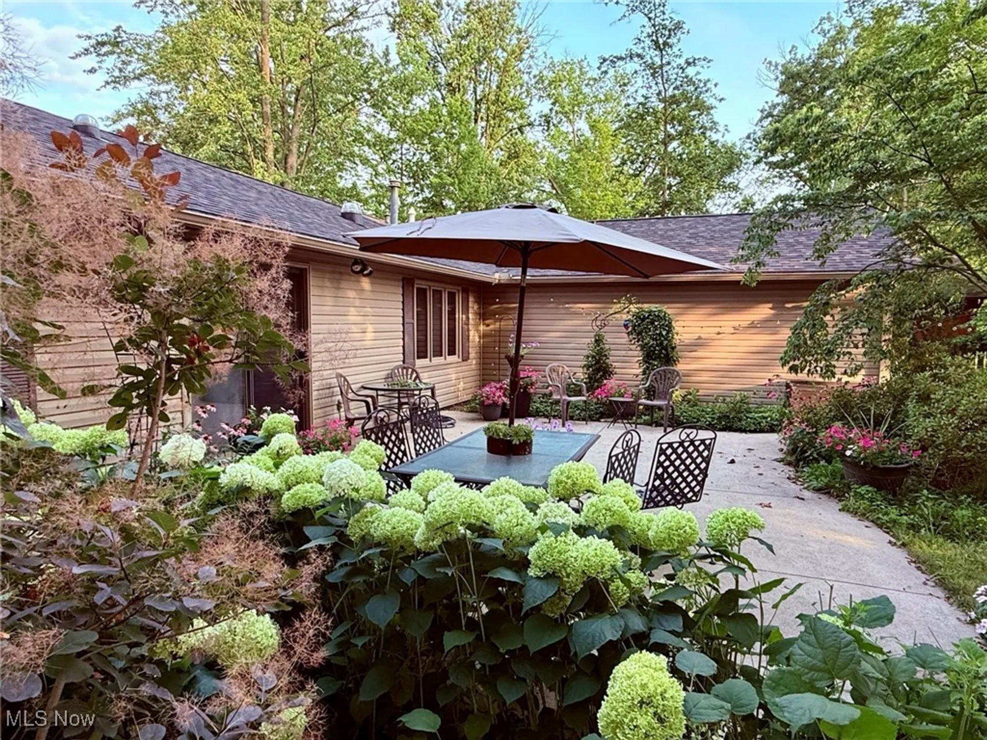 Property Slideshow image 30 of 37 | 8746 barton dr, Strongsville, OH, 44149