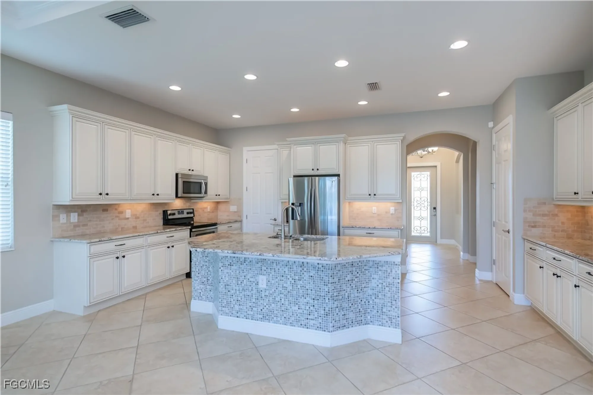 Property Slideshow image 13 of 50 | 11618 giulia dr, Fort Myers, FL, 33913
