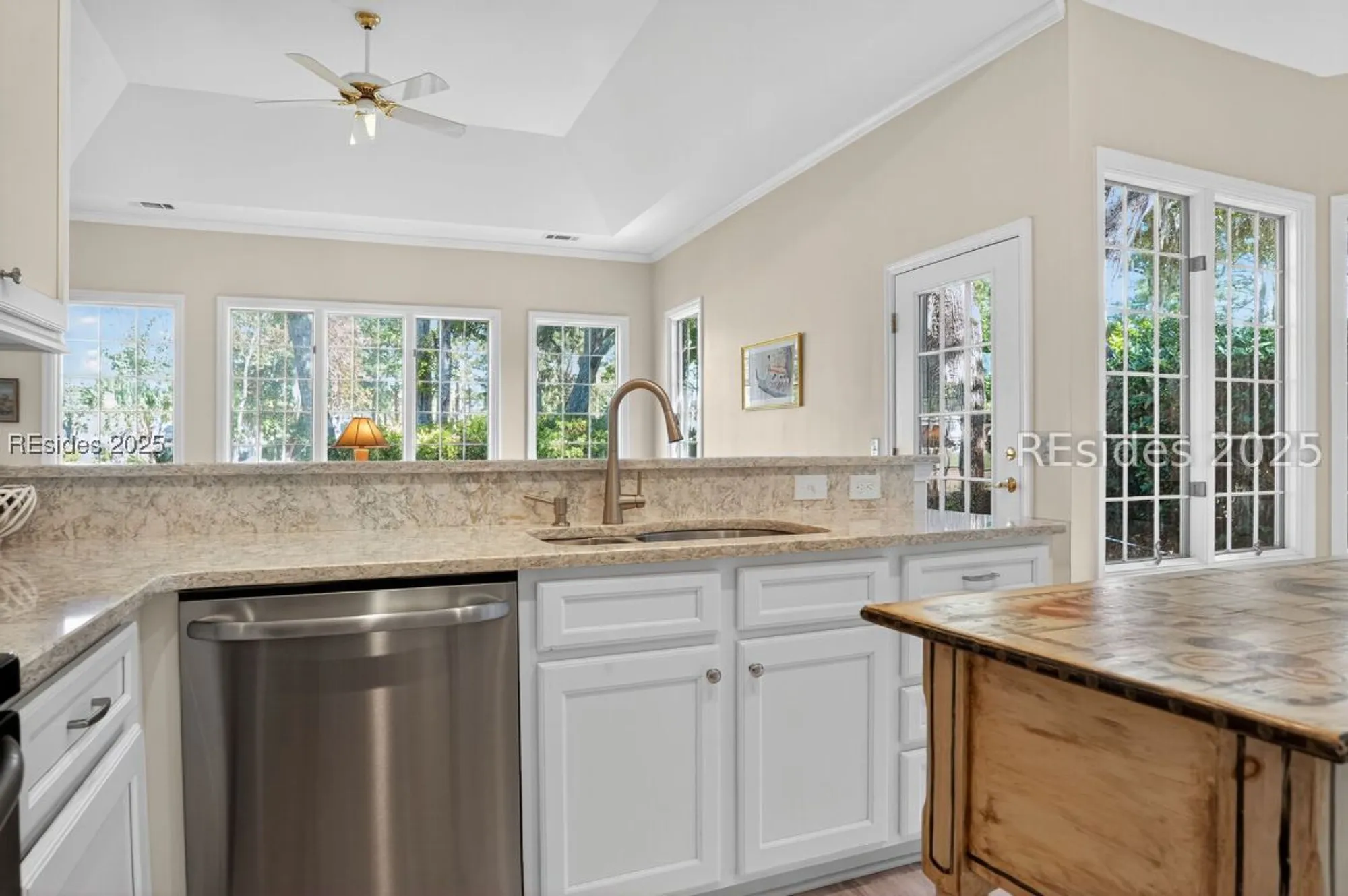 Property Slideshow image 16 of 44 | 10 glenmoor pl, Hilton Head Island, SC, 29926