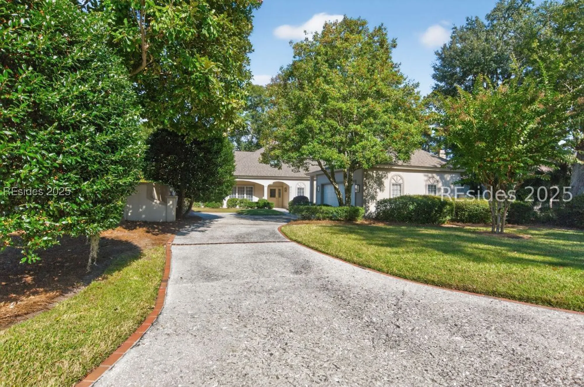 Property Slideshow image 1 of 44 | 10 glenmoor pl, Hilton Head Island, SC, 29926