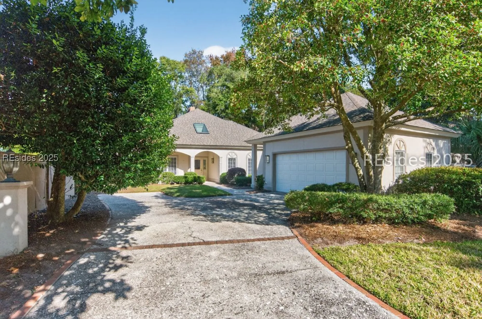 Property Slideshow image 2 of 44 | 10 glenmoor pl, Hilton Head Island, SC, 29926