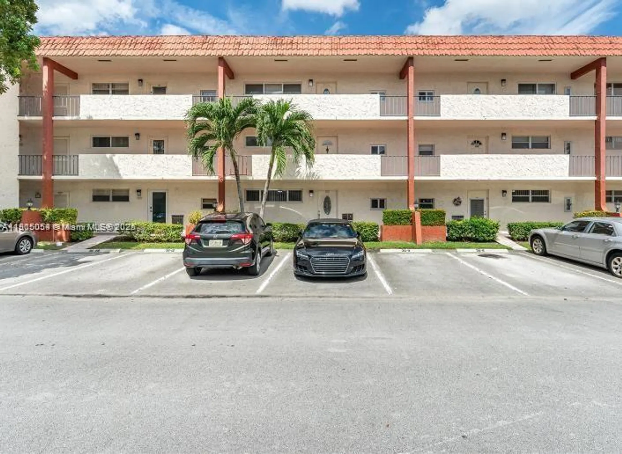 Property Slideshow image 3 of 22 | 9520 s hollybrook lake dr apt 205, Pembroke Pines, FL, 33025