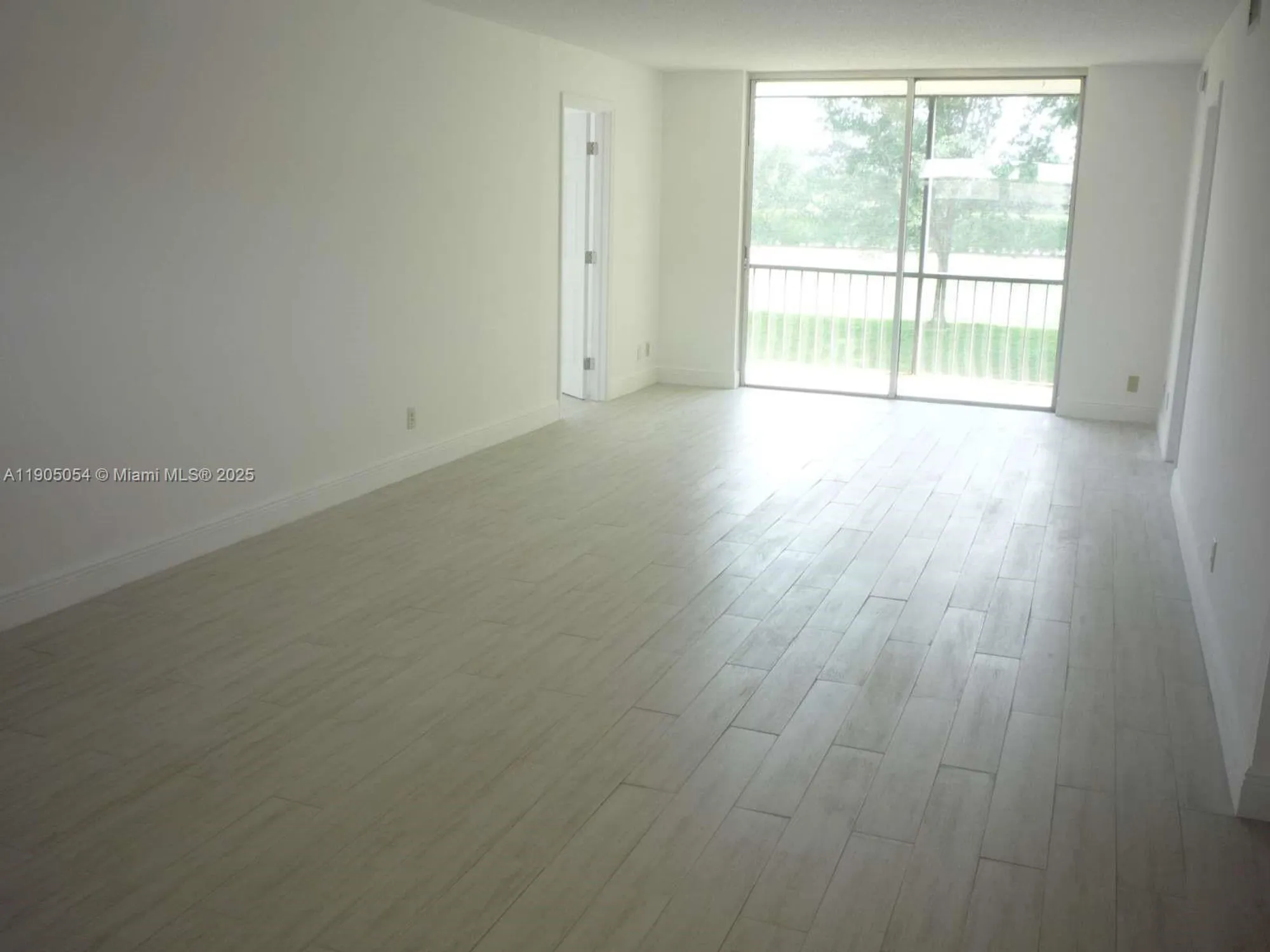 Property Slideshow image 4 of 22 | 9520 s hollybrook lake dr apt 205, Pembroke Pines, FL, 33025