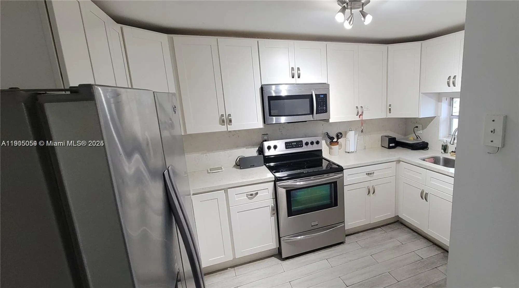 Property Slideshow image 7 of 22 | 9520 s hollybrook lake dr apt 205, Pembroke Pines, FL, 33025