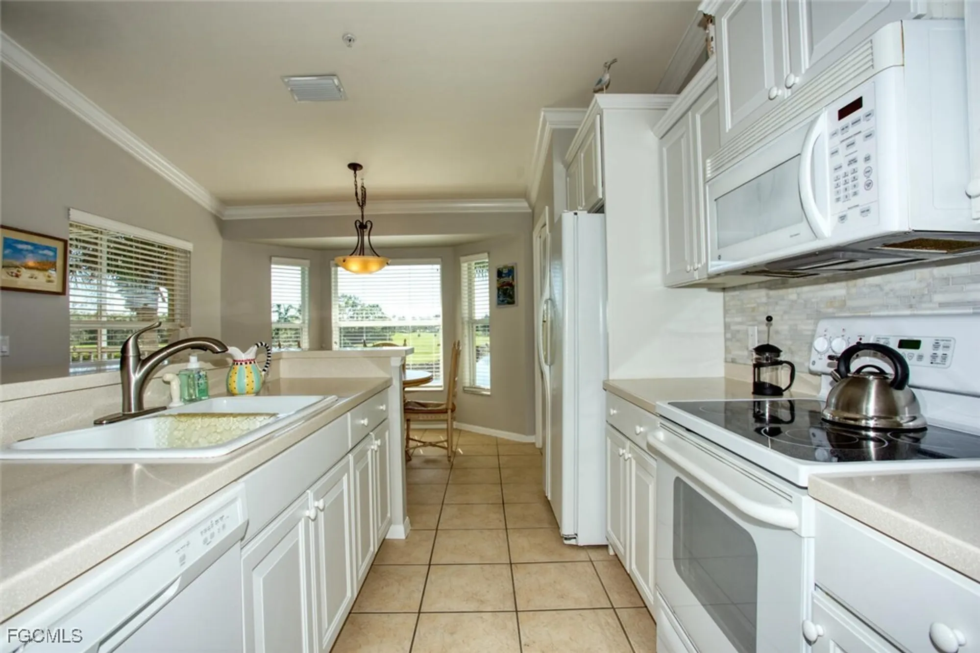 Property Slideshow image 10 of 48 | 10371 mcarthur palm ln 2823, Fort Myers, FL, 33966