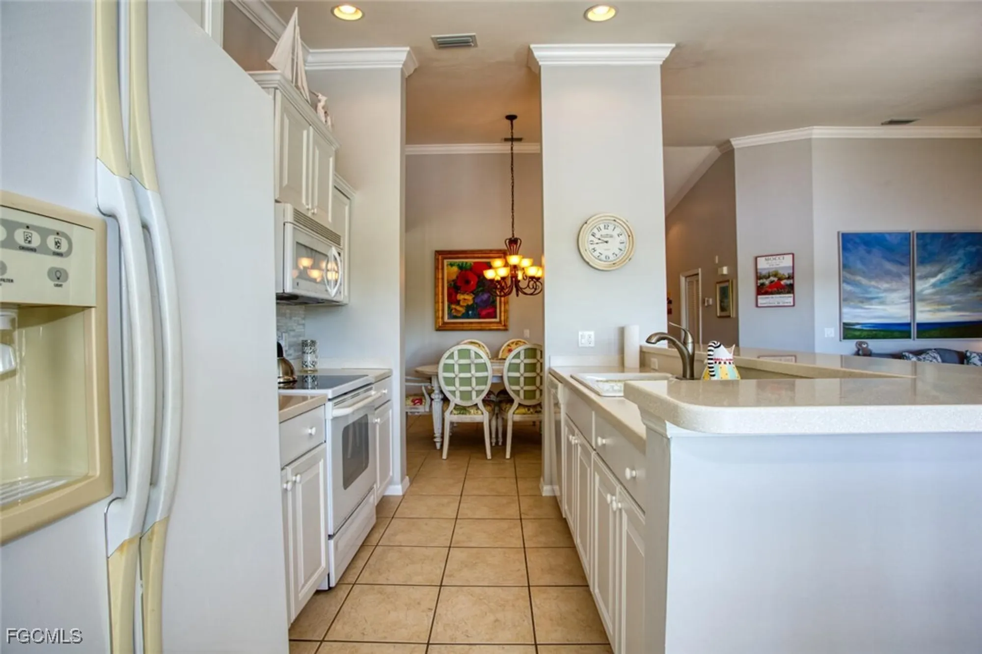 Property Slideshow image 11 of 48 | 10371 mcarthur palm ln 2823, Fort Myers, FL, 33966