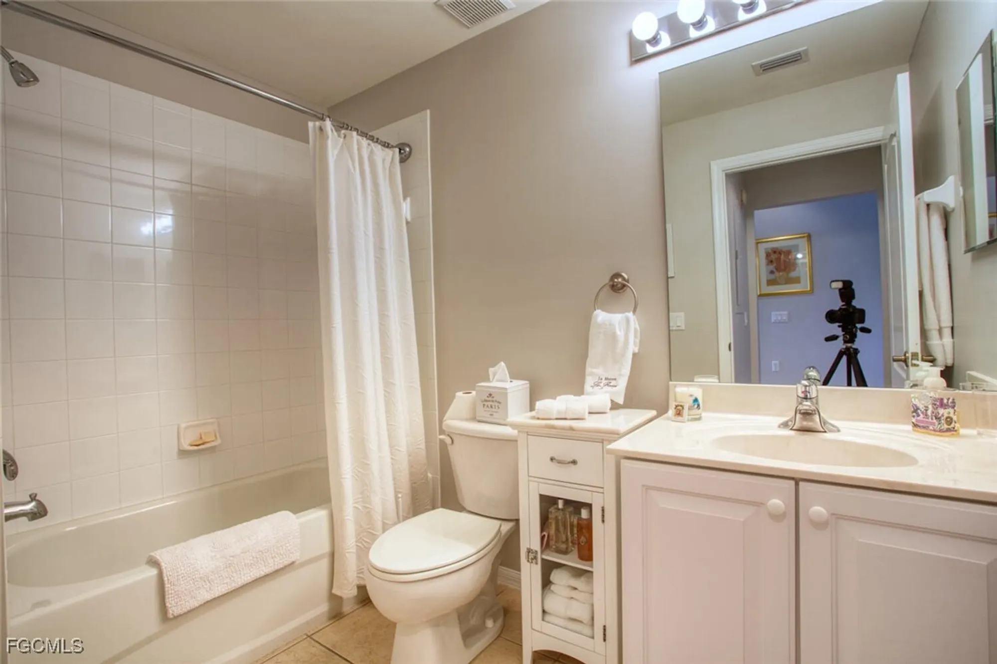 Property Slideshow image 20 of 48 | 10371 mcarthur palm ln 2823, Fort Myers, FL, 33966