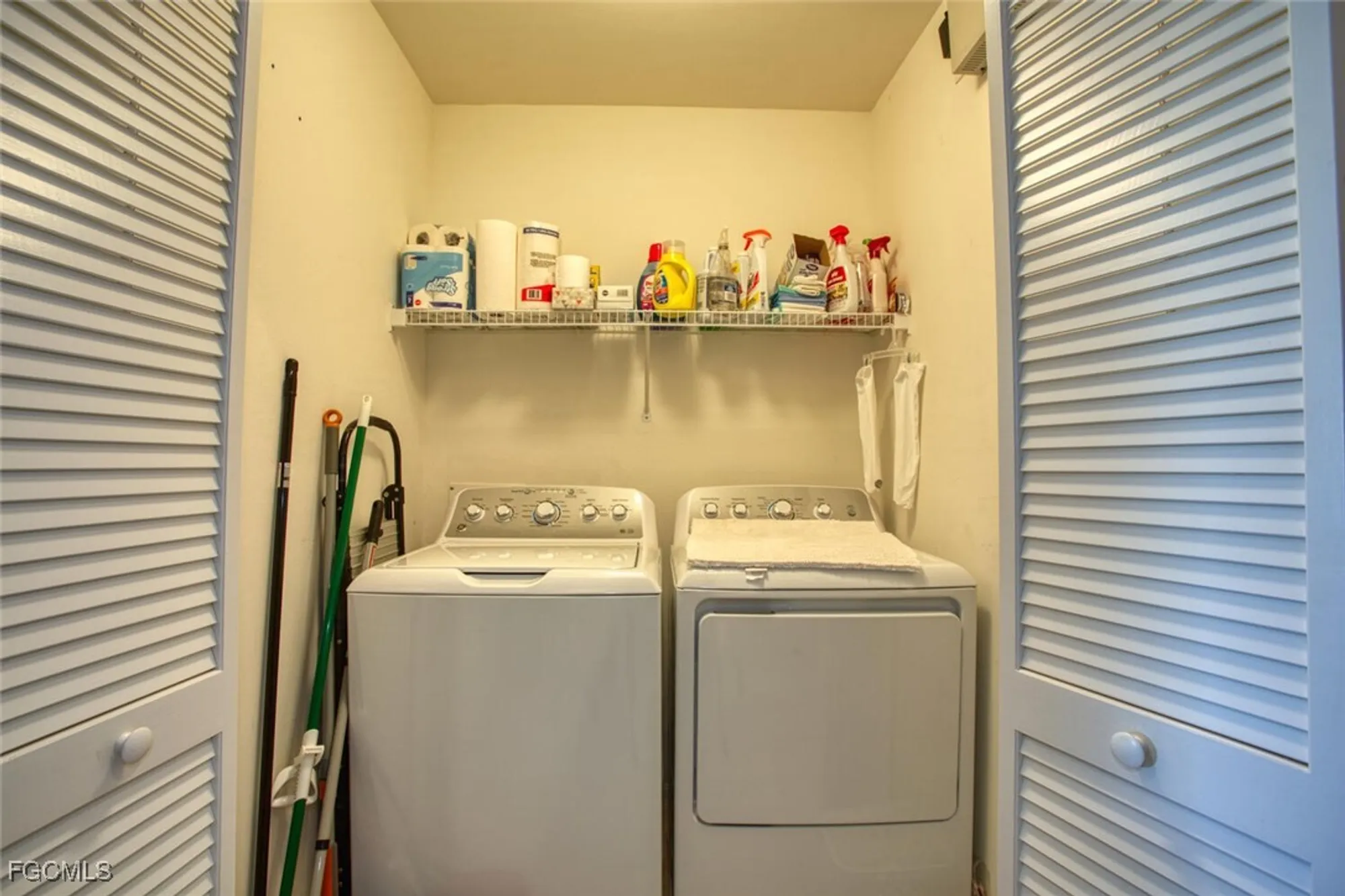 Property Slideshow image 21 of 48 | 10371 mcarthur palm ln 2823, Fort Myers, FL, 33966