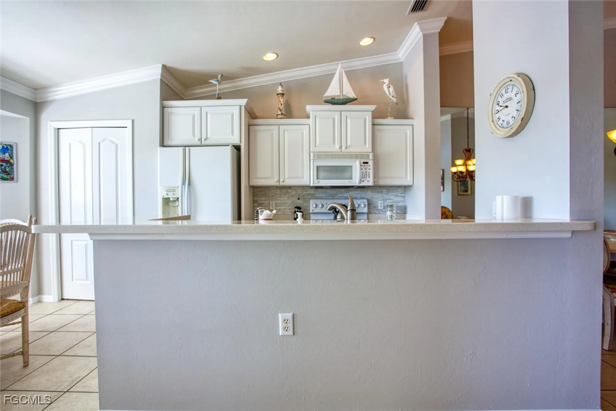 Property Slideshow image 9 of 48 | 10371 mcarthur palm ln 2823, Fort Myers, FL, 33966