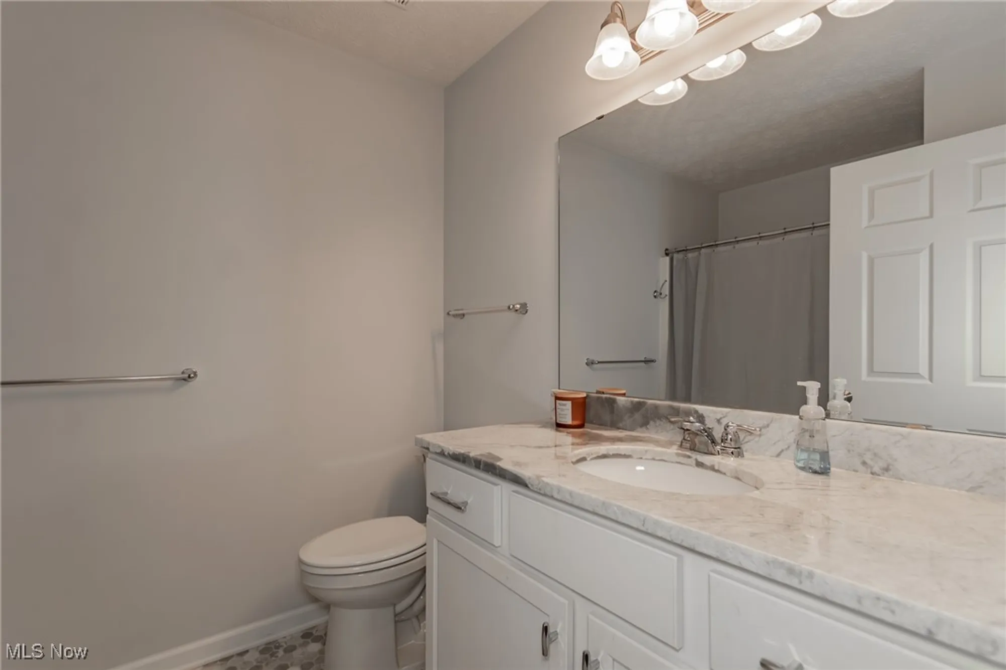 Property Slideshow image 29 of 39 | 144 prestwyck ln, Elyria, OH, 44035