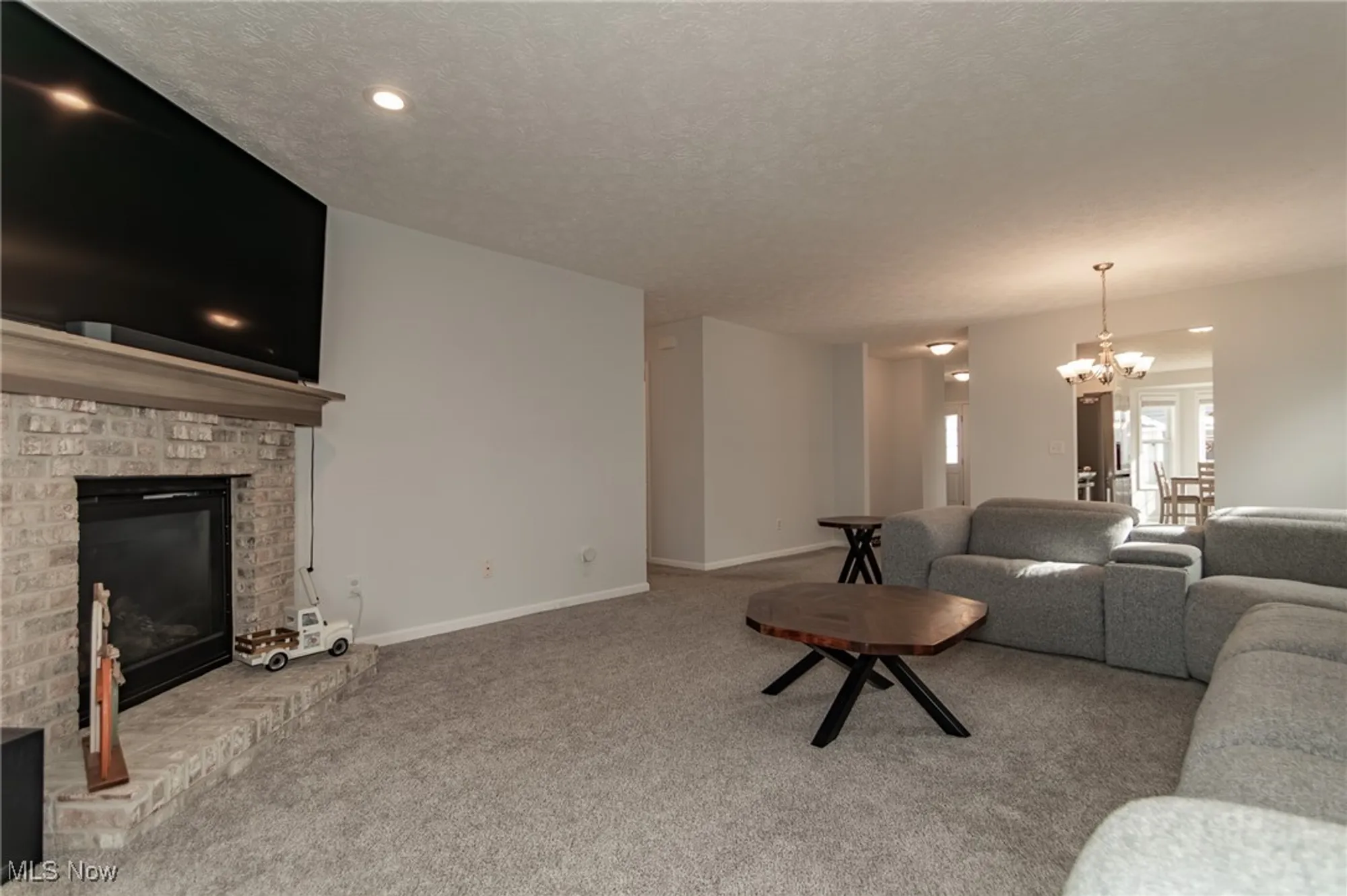 Property Slideshow image 4 of 39 | 144 prestwyck ln, Elyria, OH, 44035