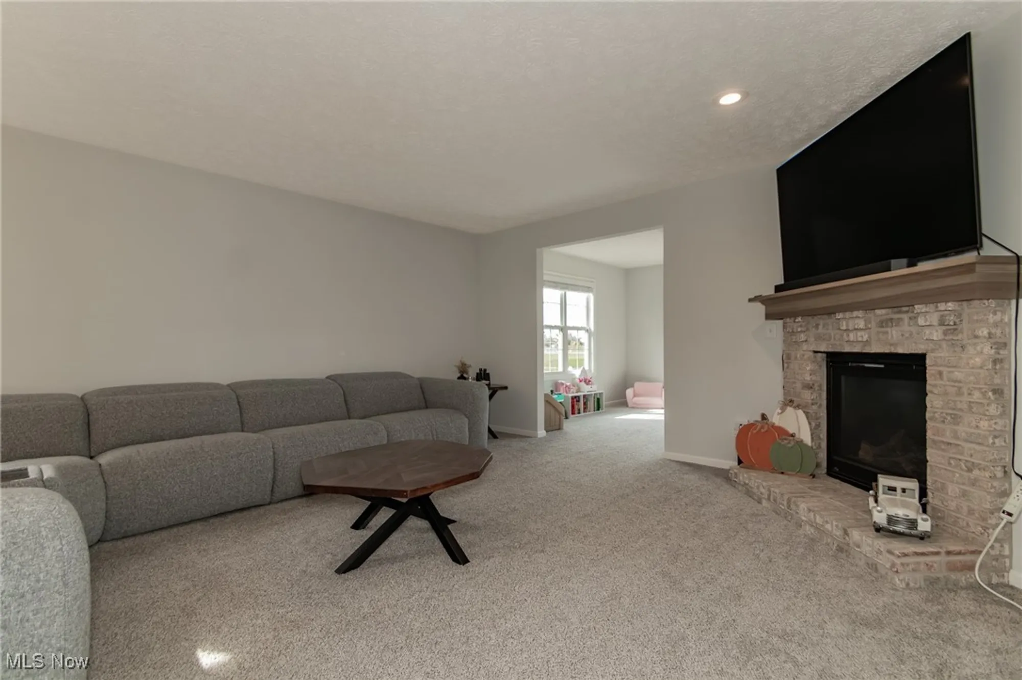 Property Slideshow image 6 of 39 | 144 prestwyck ln, Elyria, OH, 44035