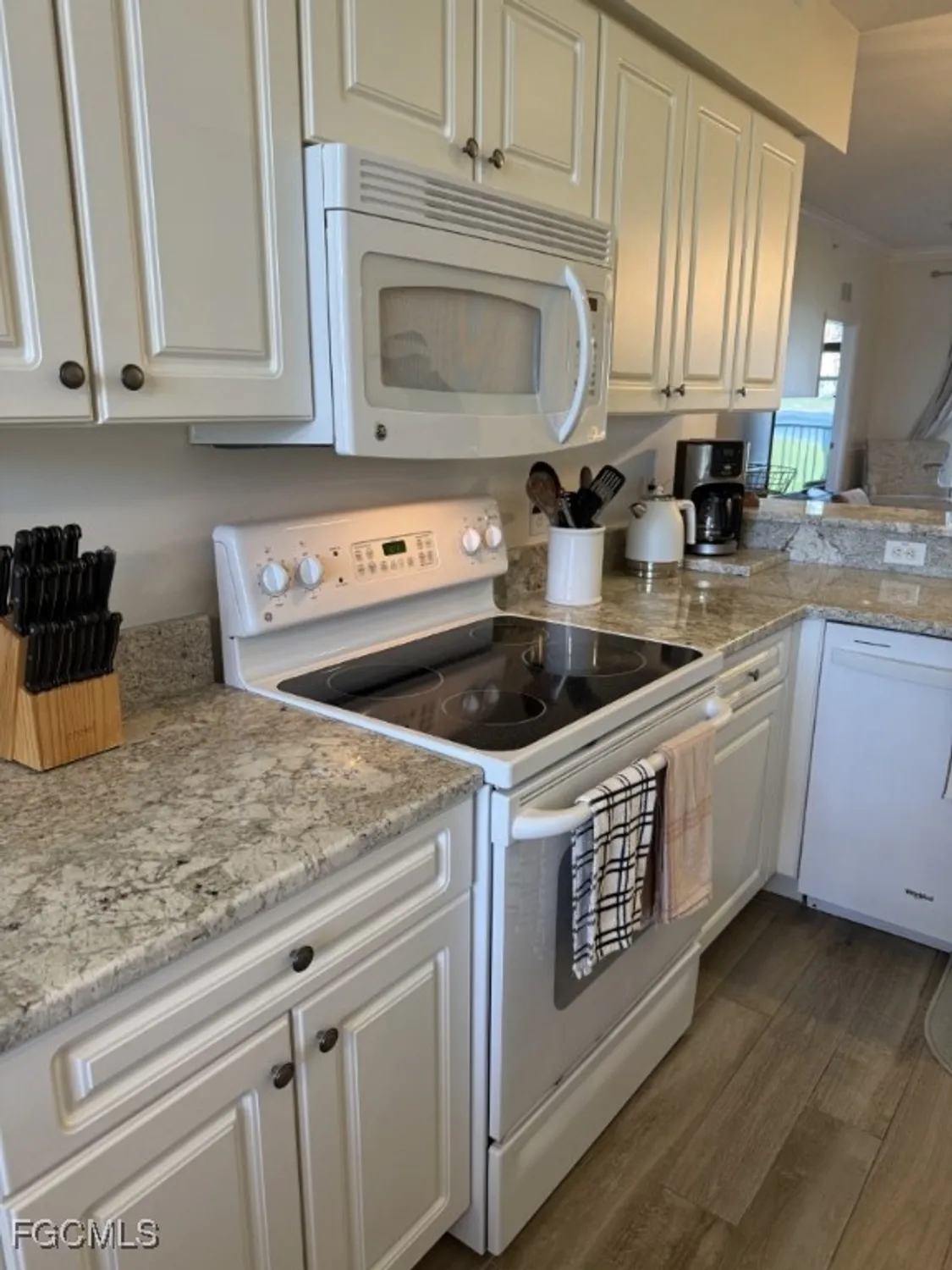 Property Slideshow image 10 of 22 | 10370 washingtonia palm way 4325, Fort Myers, FL, 33966