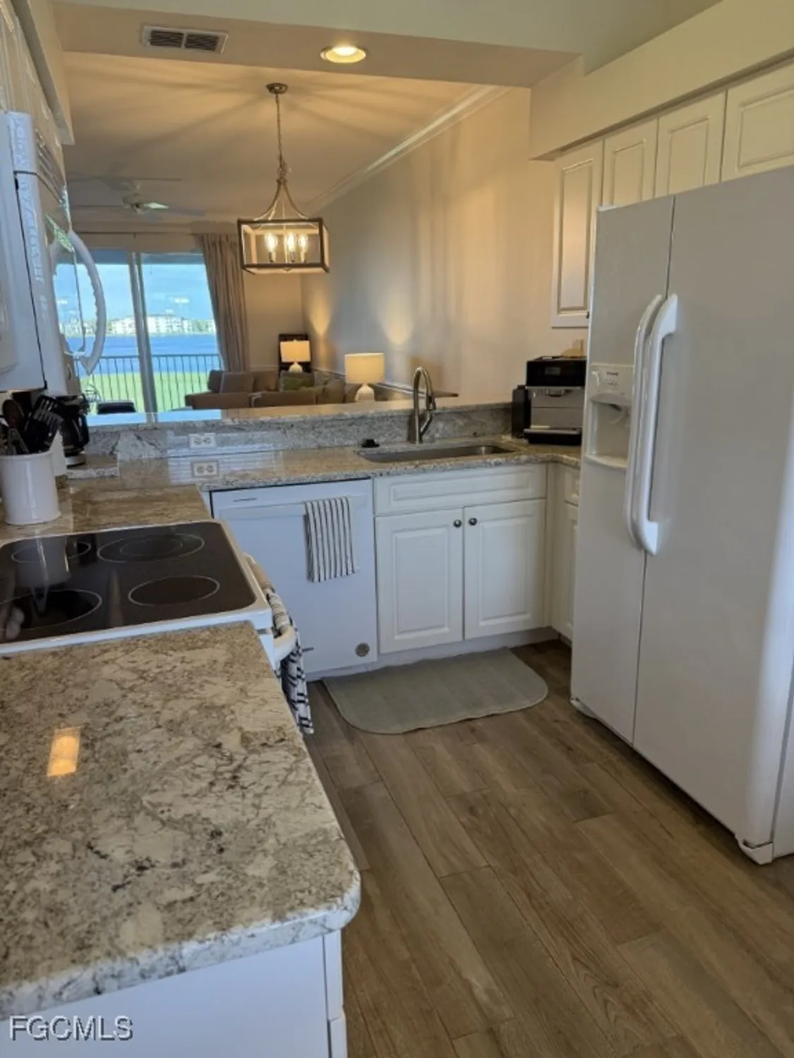 Property Slideshow image 9 of 22 | 10370 washingtonia palm way 4325, Fort Myers, FL, 33966