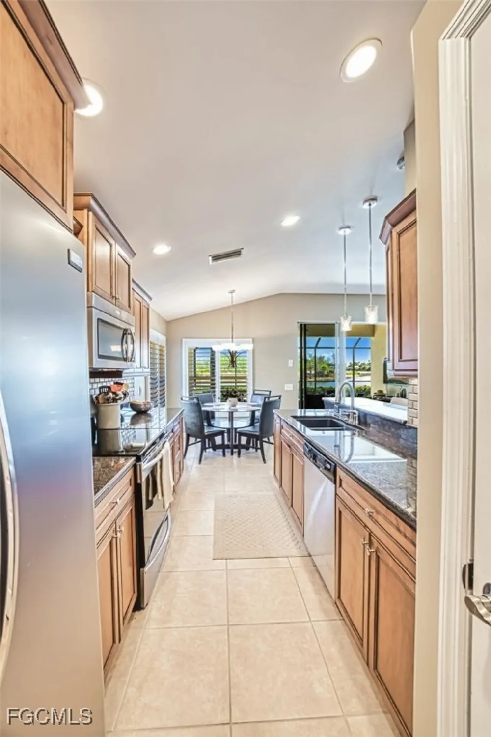 Property Slideshow image 15 of 49 | 10037 oakhurst way, Fort Myers, FL, 33913