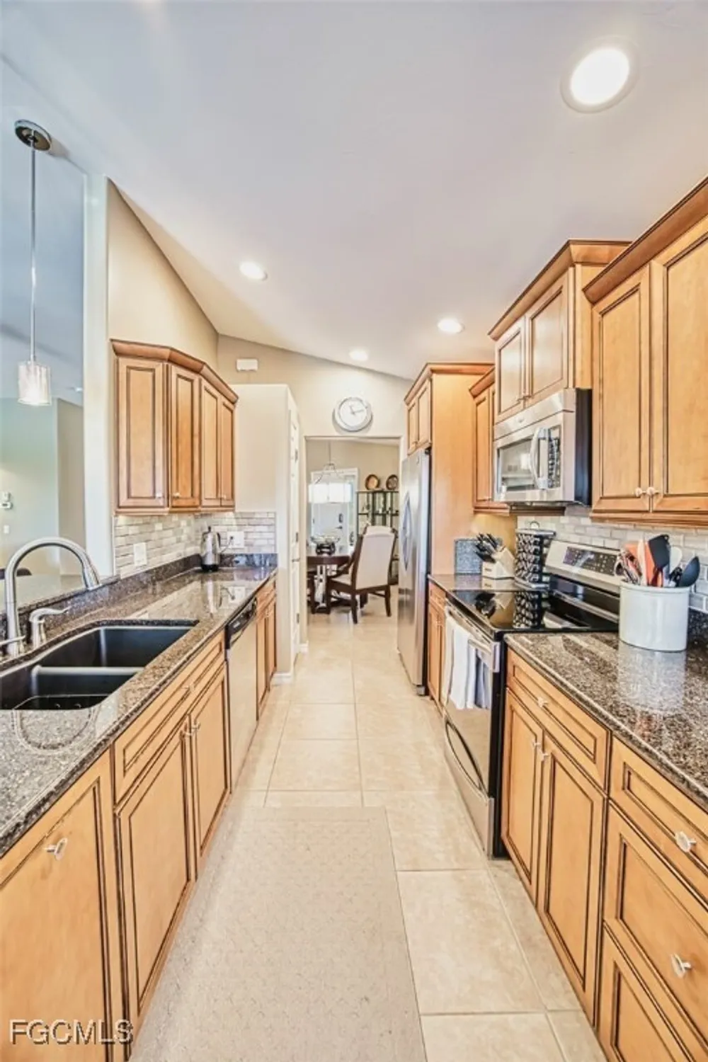 Property Slideshow image 16 of 49 | 10037 oakhurst way, Fort Myers, FL, 33913
