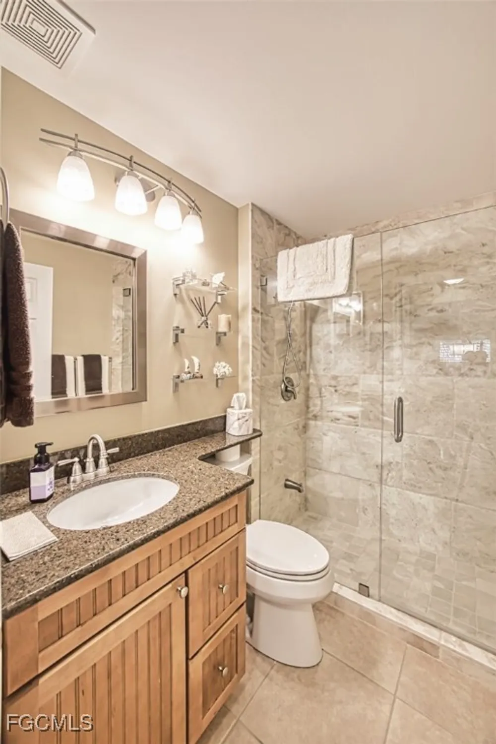 Property Slideshow image 28 of 49 | 10037 oakhurst way, Fort Myers, FL, 33913