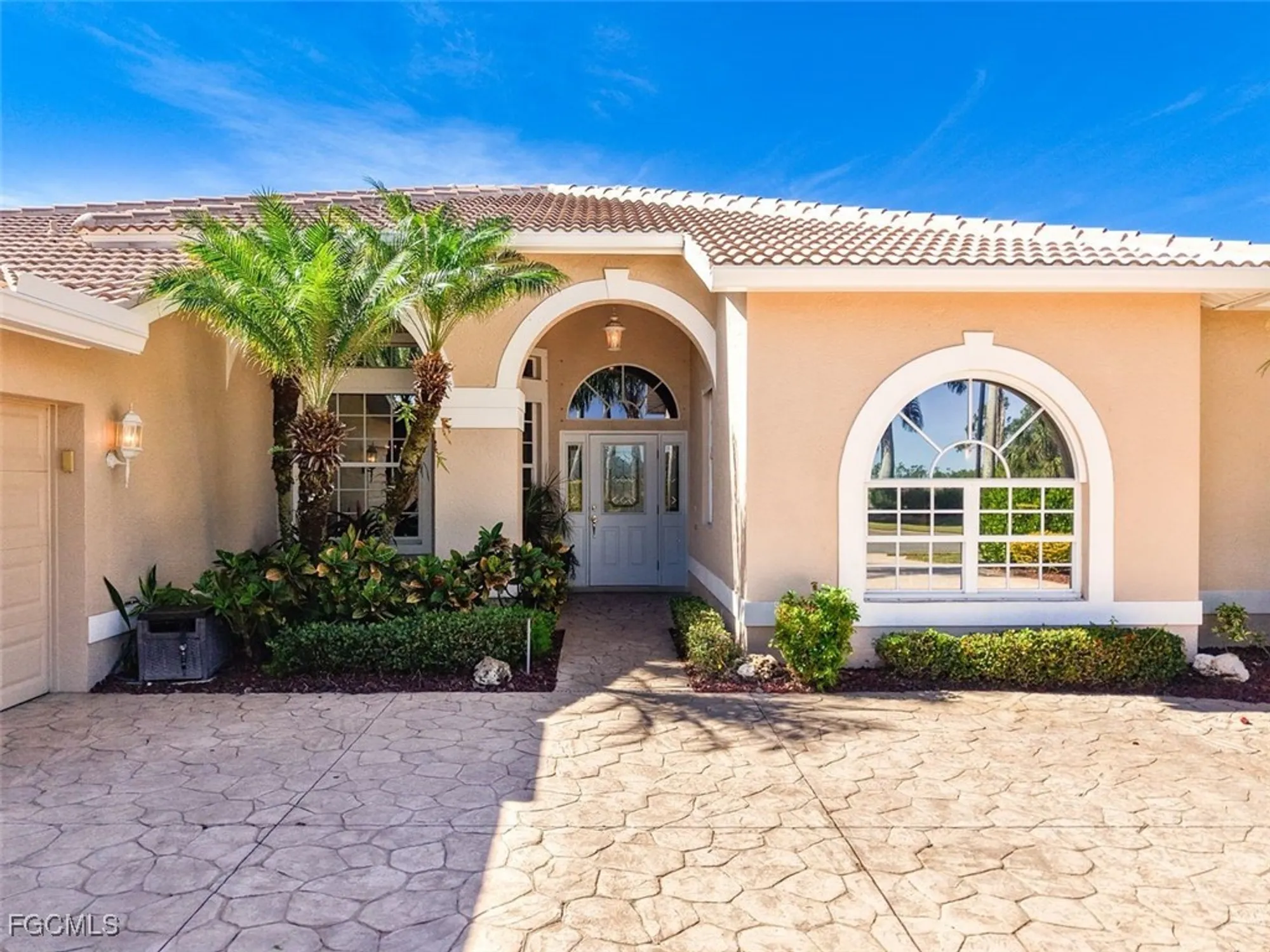Property Slideshow image 2 of 50 | 11142 seminole palm way, Fort Myers, FL, 33966
