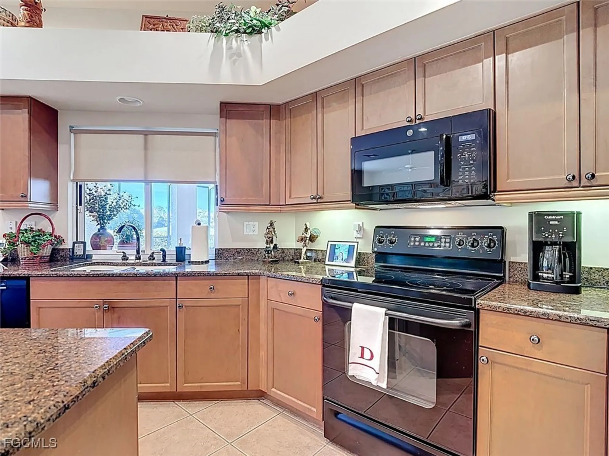 Property Slideshow image 9 of 50 | 11142 seminole palm way, Fort Myers, FL, 33966