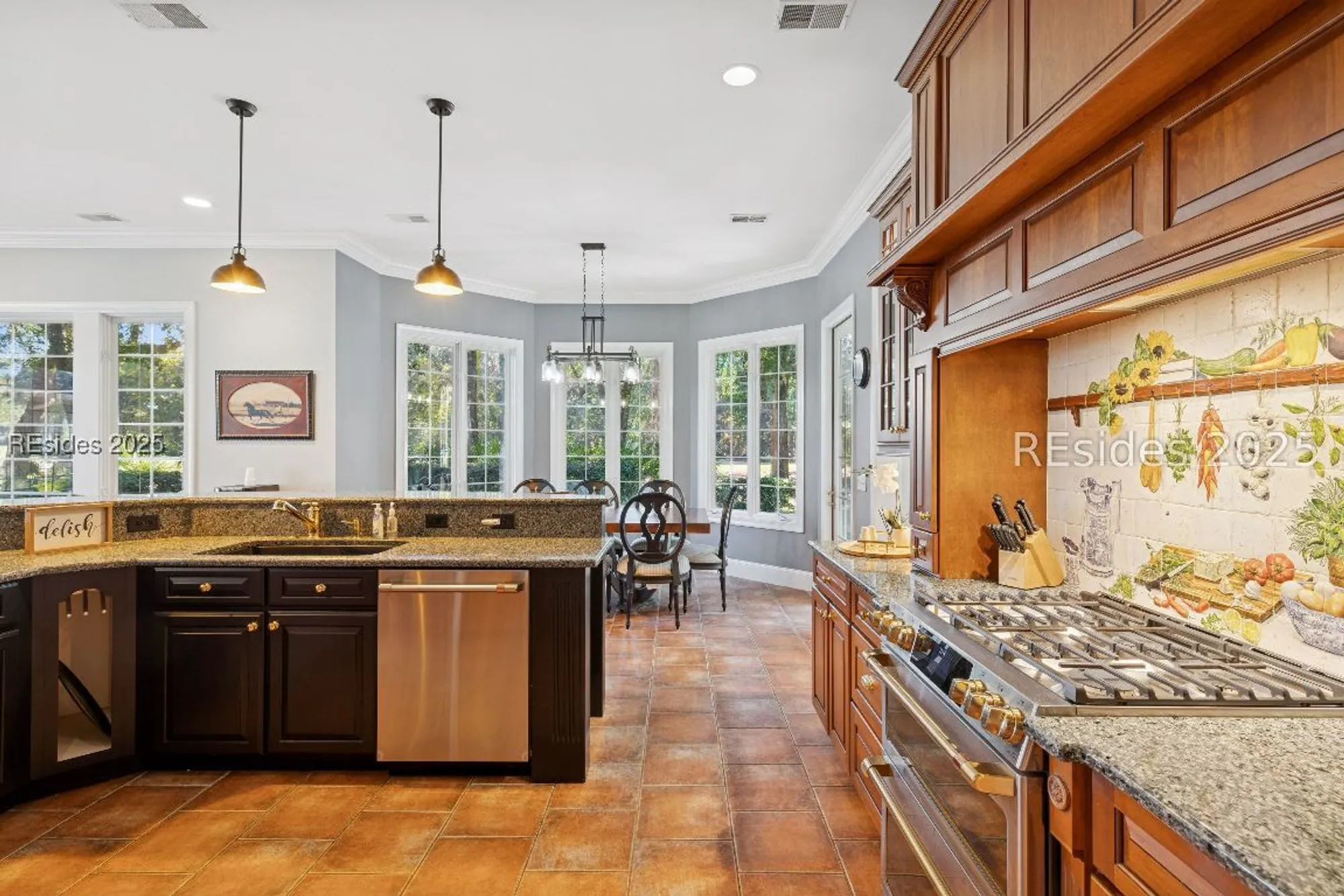 Property Slideshow image 23 of 90 | 688 colonial dr, Hilton Head Island, SC, 29926