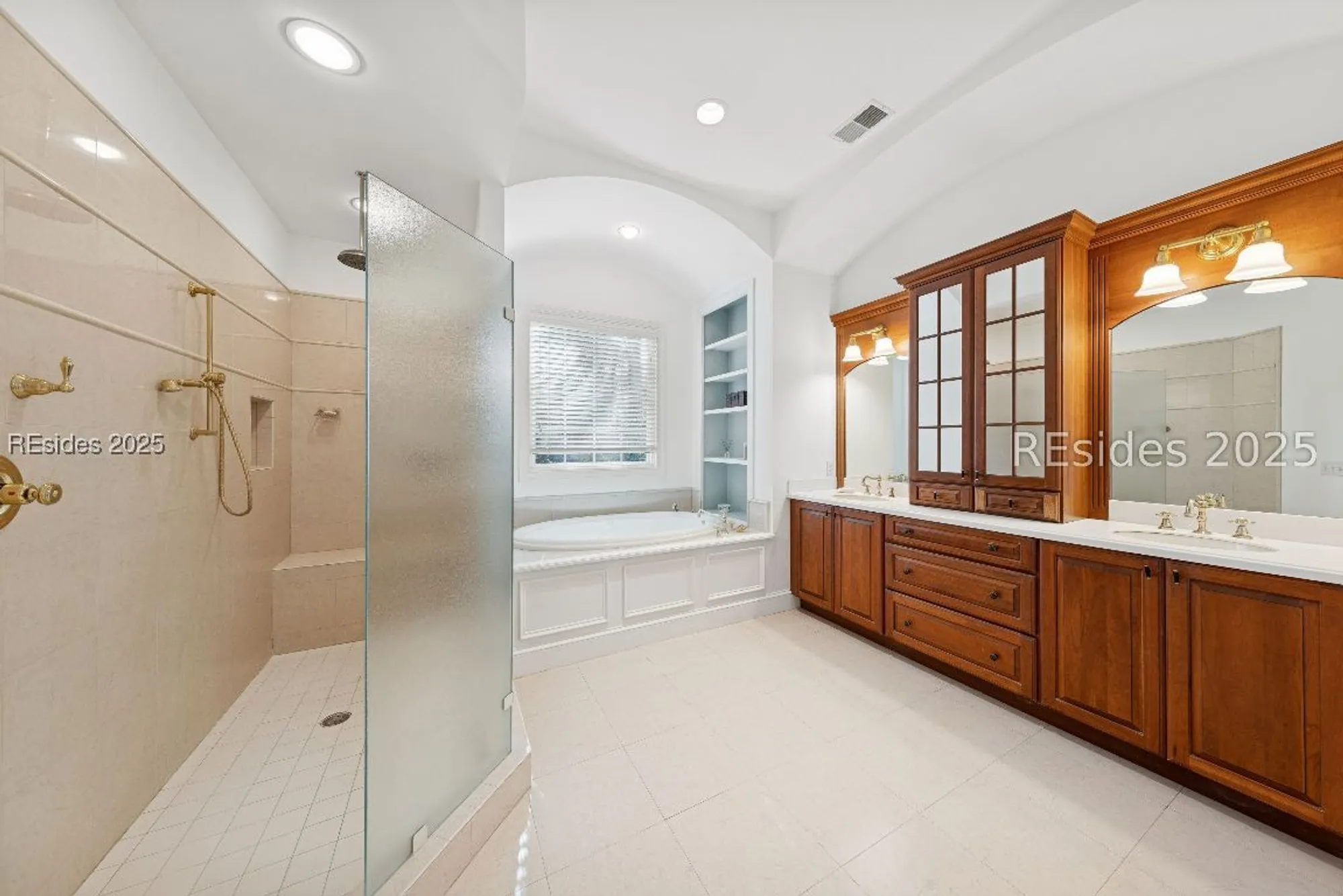 Property Slideshow image 48 of 90 | 688 colonial dr, Hilton Head Island, SC, 29926