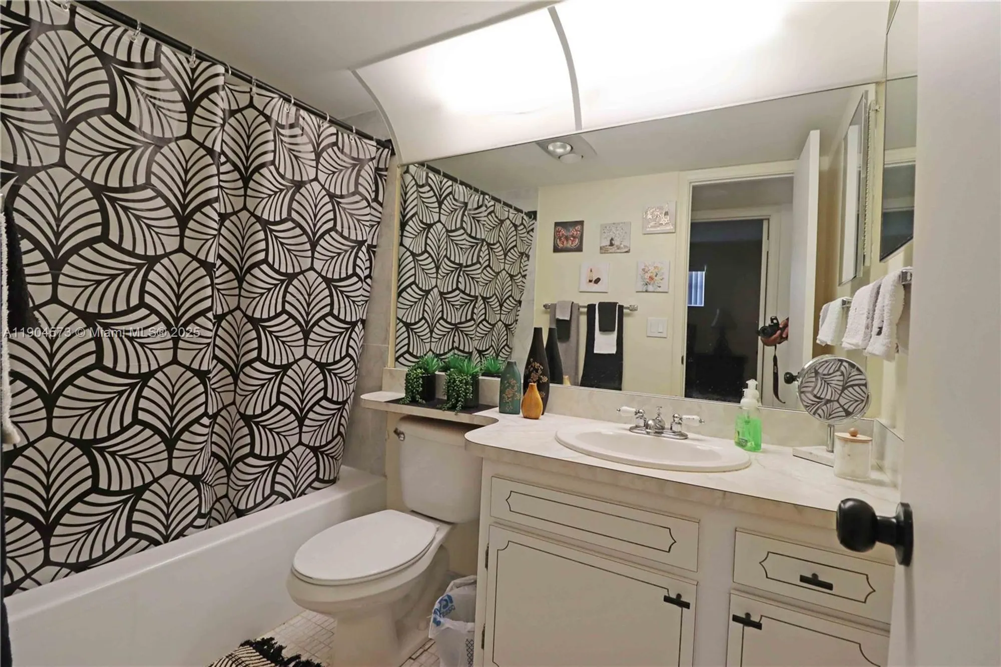 Property Slideshow image 14 of 37 | 361 s hollybrook dr 102, Pembroke Pines, FL, 33025