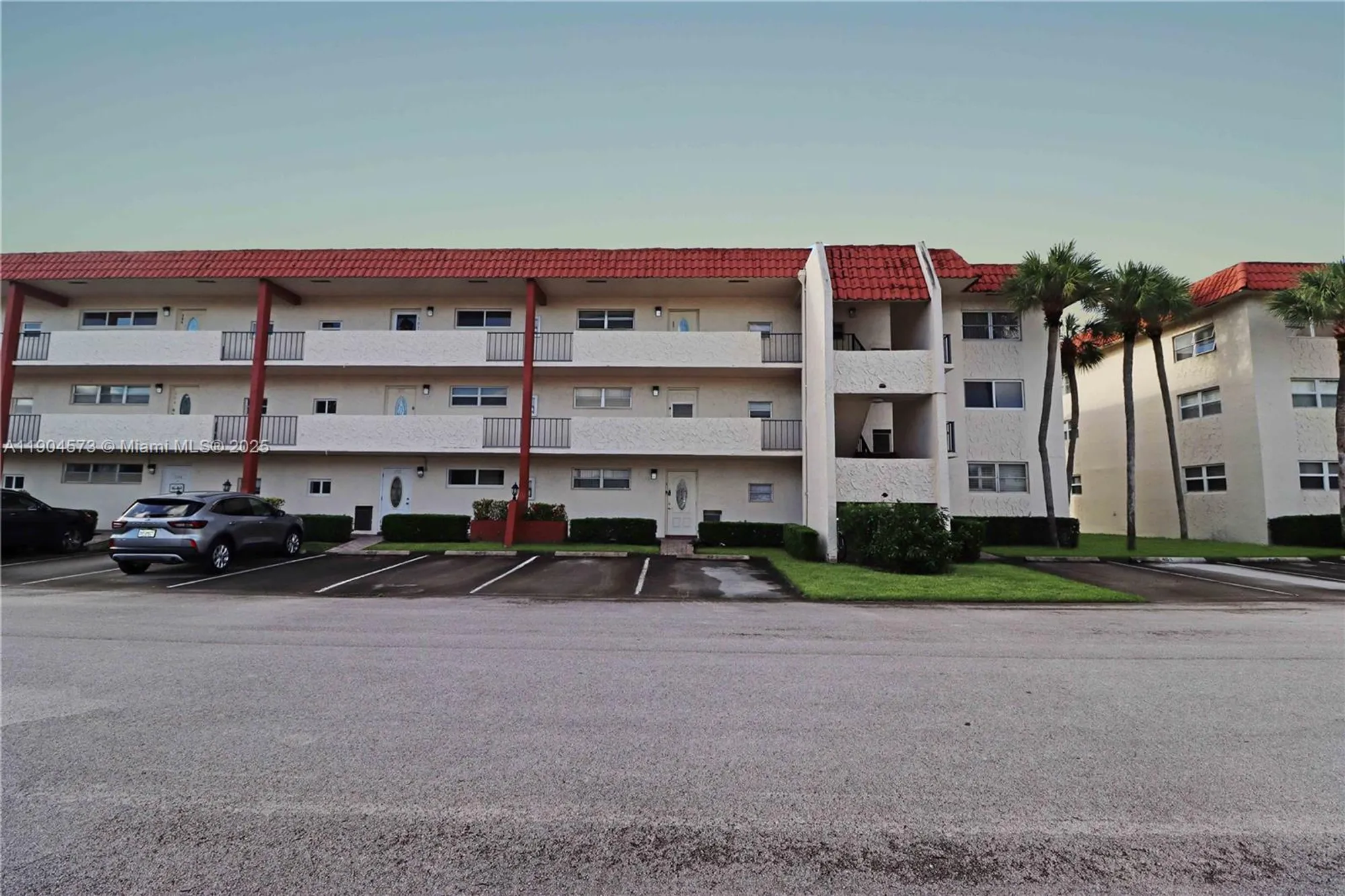 Property Slideshow image 2 of 37 | 361 s hollybrook dr 102, Pembroke Pines, FL, 33025