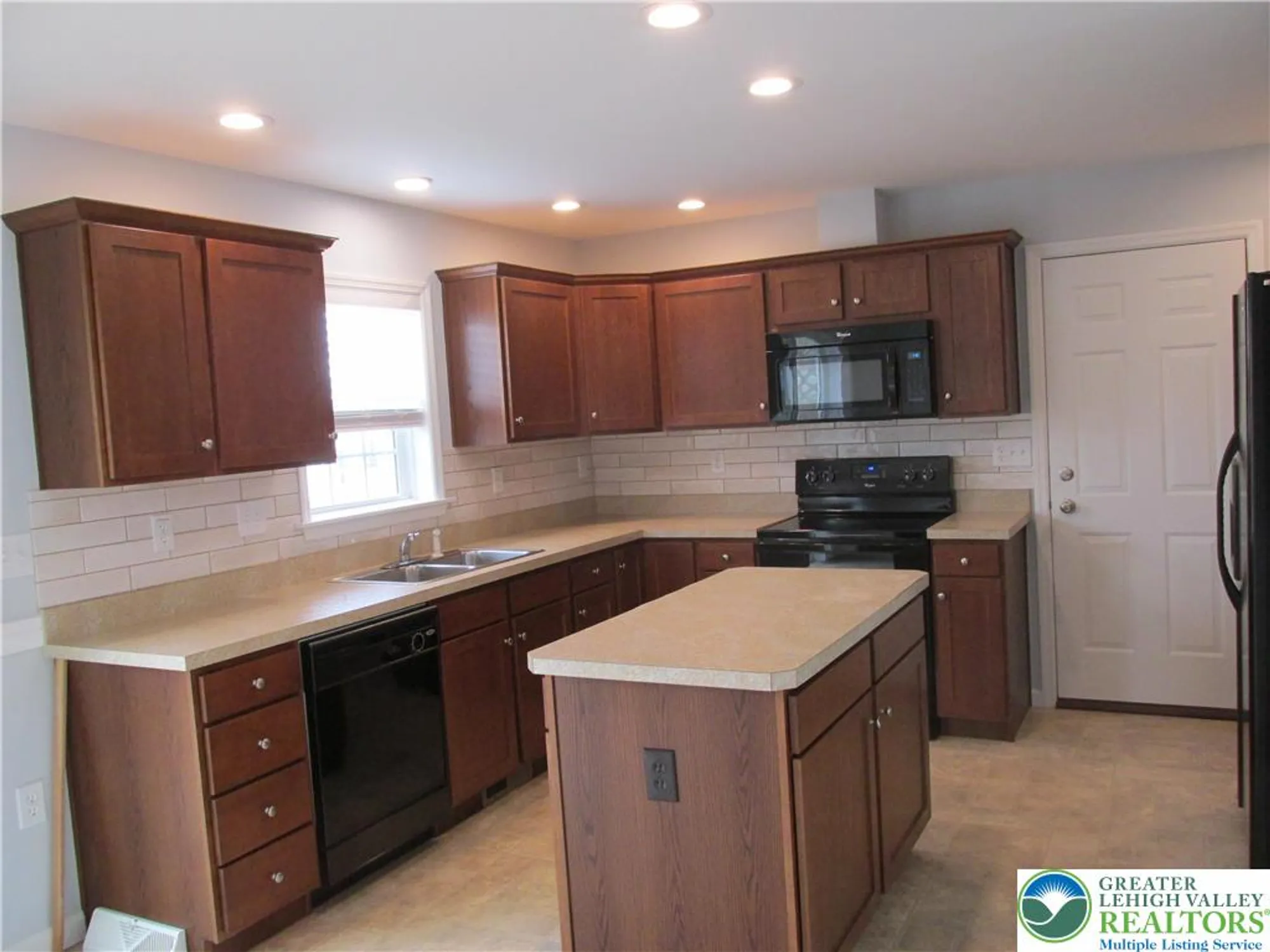 Property Slideshow image 6 of 25 | 3813 belcourt dr, Forks Twp, PA, 18040