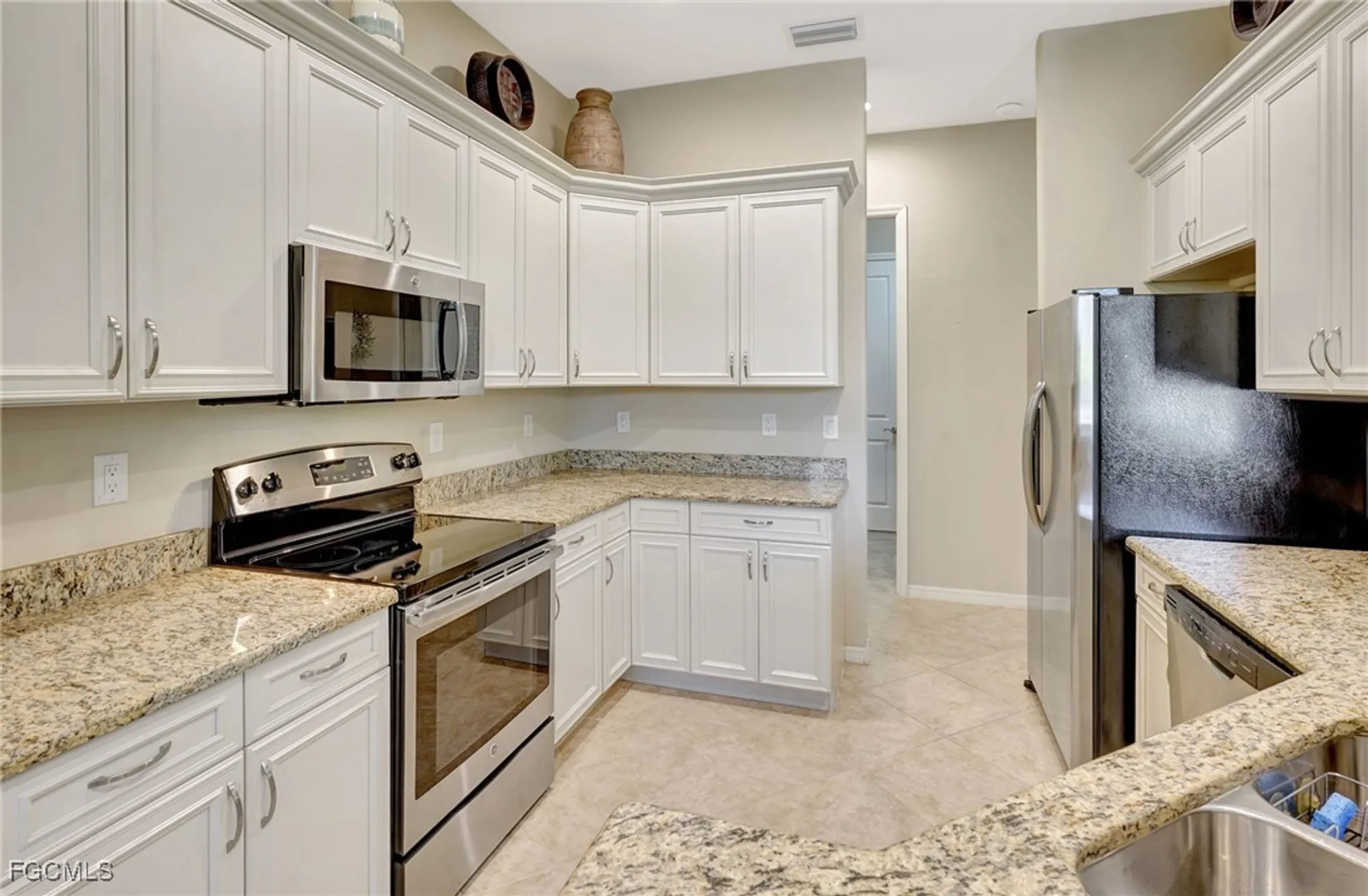 Property Slideshow image 15 of 41 | 11130 esteban dr, Fort Myers, FL, 33912
