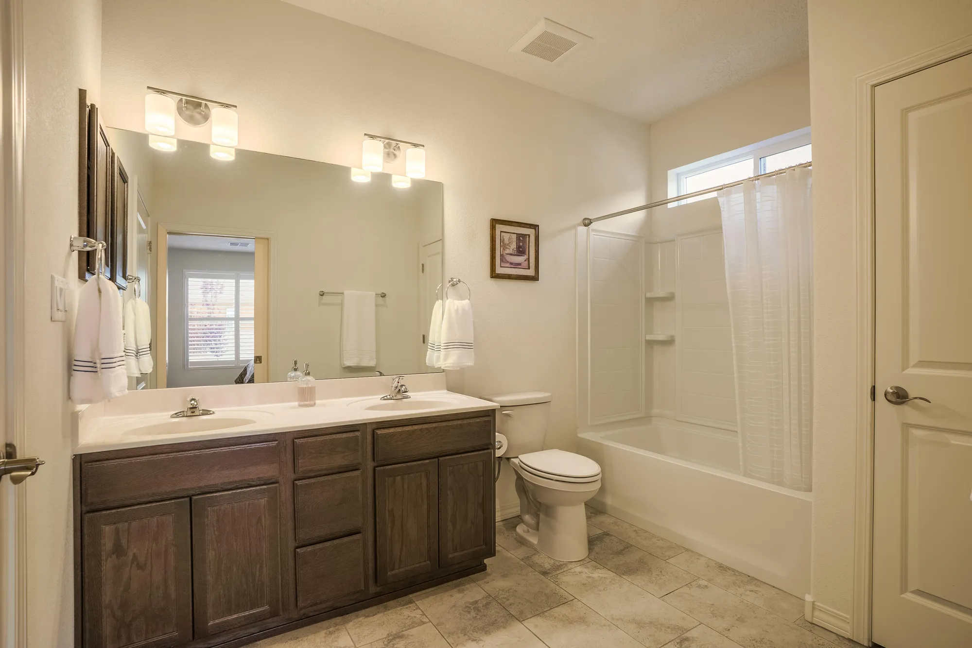Property Slideshow image 14 of 27 | 590 rio chama cir sw, Los Lunas, NM, 87031
