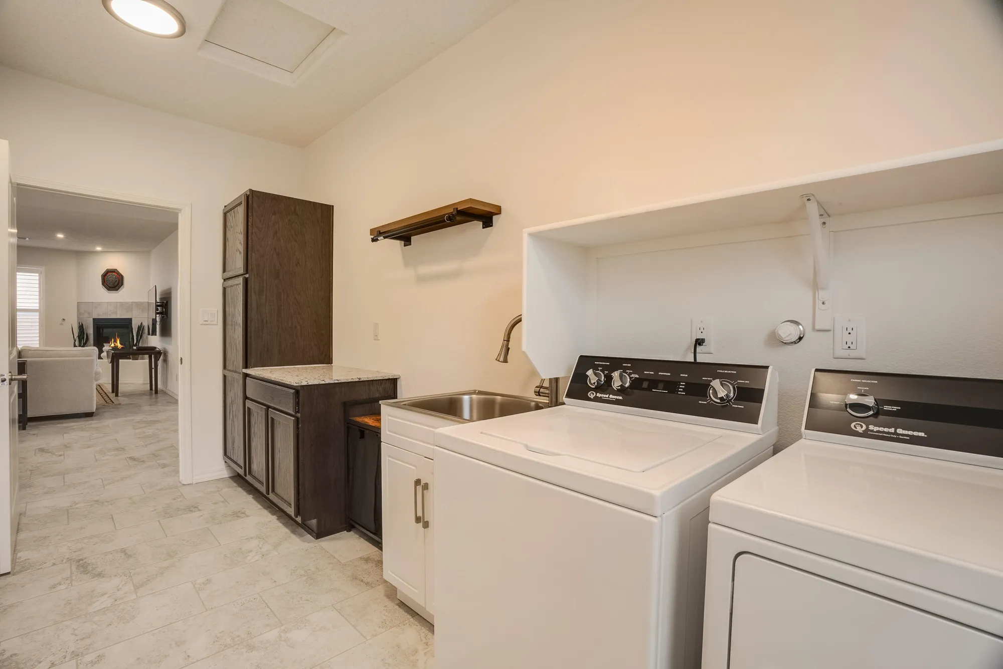 Property Slideshow image 17 of 27 | 590 rio chama cir sw, Los Lunas, NM, 87031