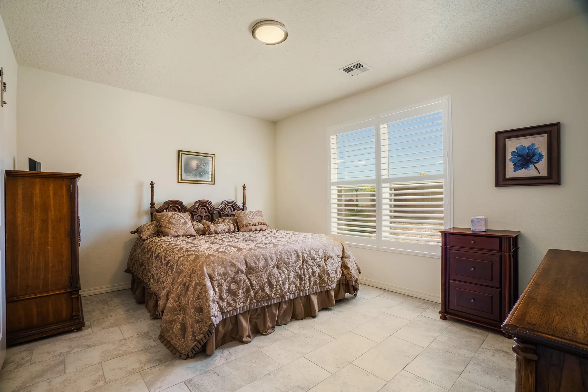 Property Slideshow image 11 of 27 | 590 rio chama cir sw, Los Lunas, NM, 87031