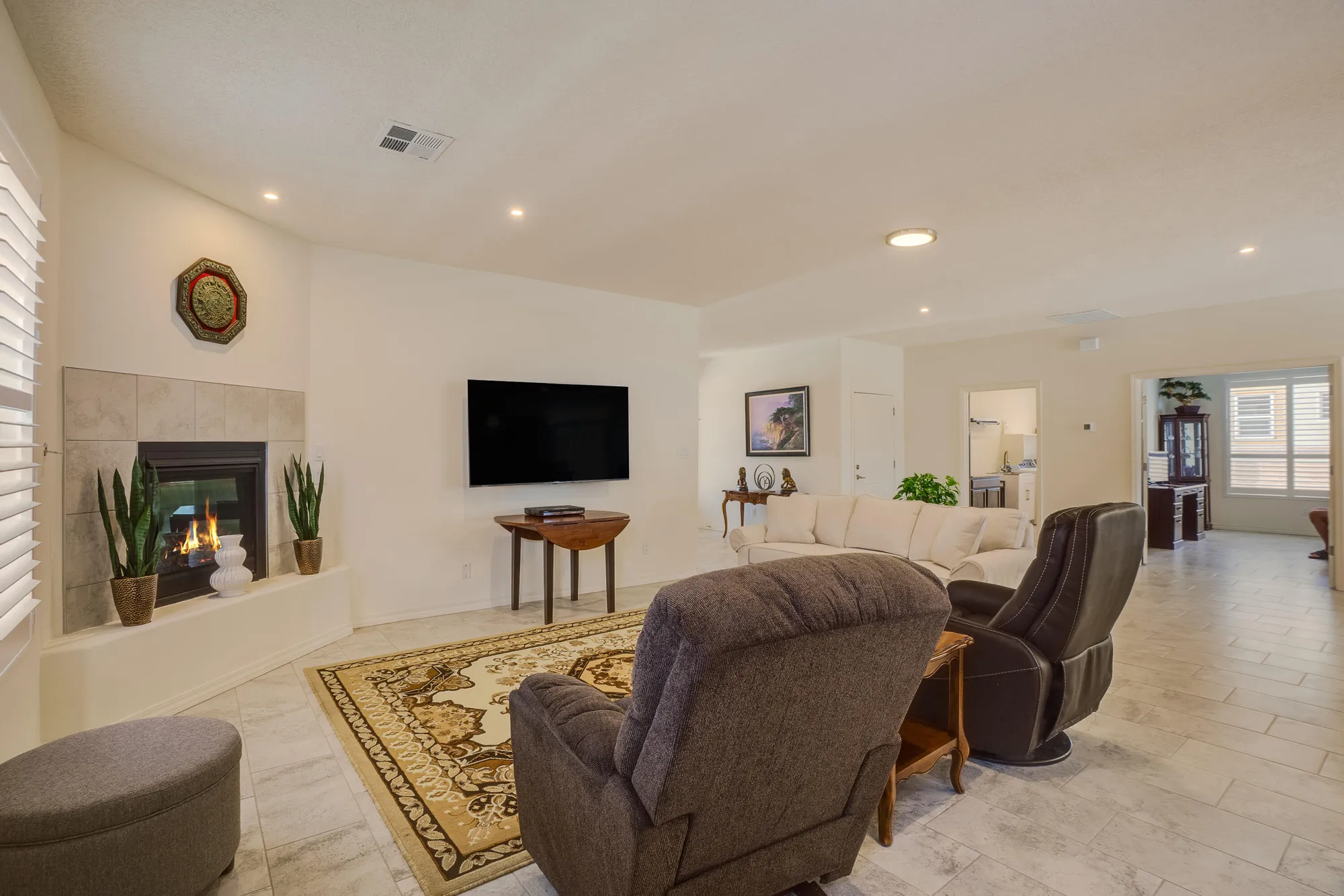 Property Slideshow image 4 of 27 | 590 rio chama cir sw, Los Lunas, NM, 87031