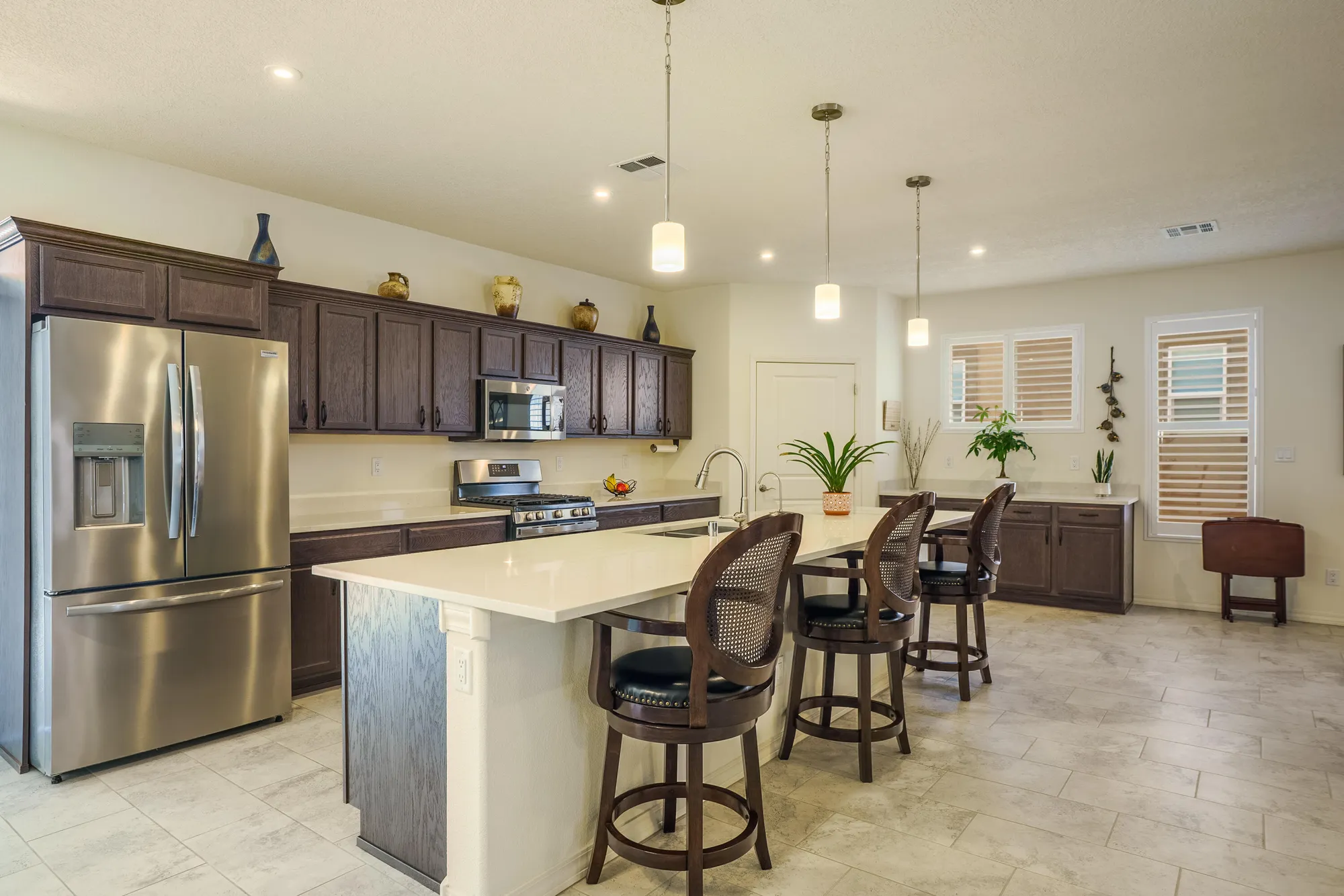 Property Slideshow image 5 of 27 | 590 rio chama cir sw, Los Lunas, NM, 87031