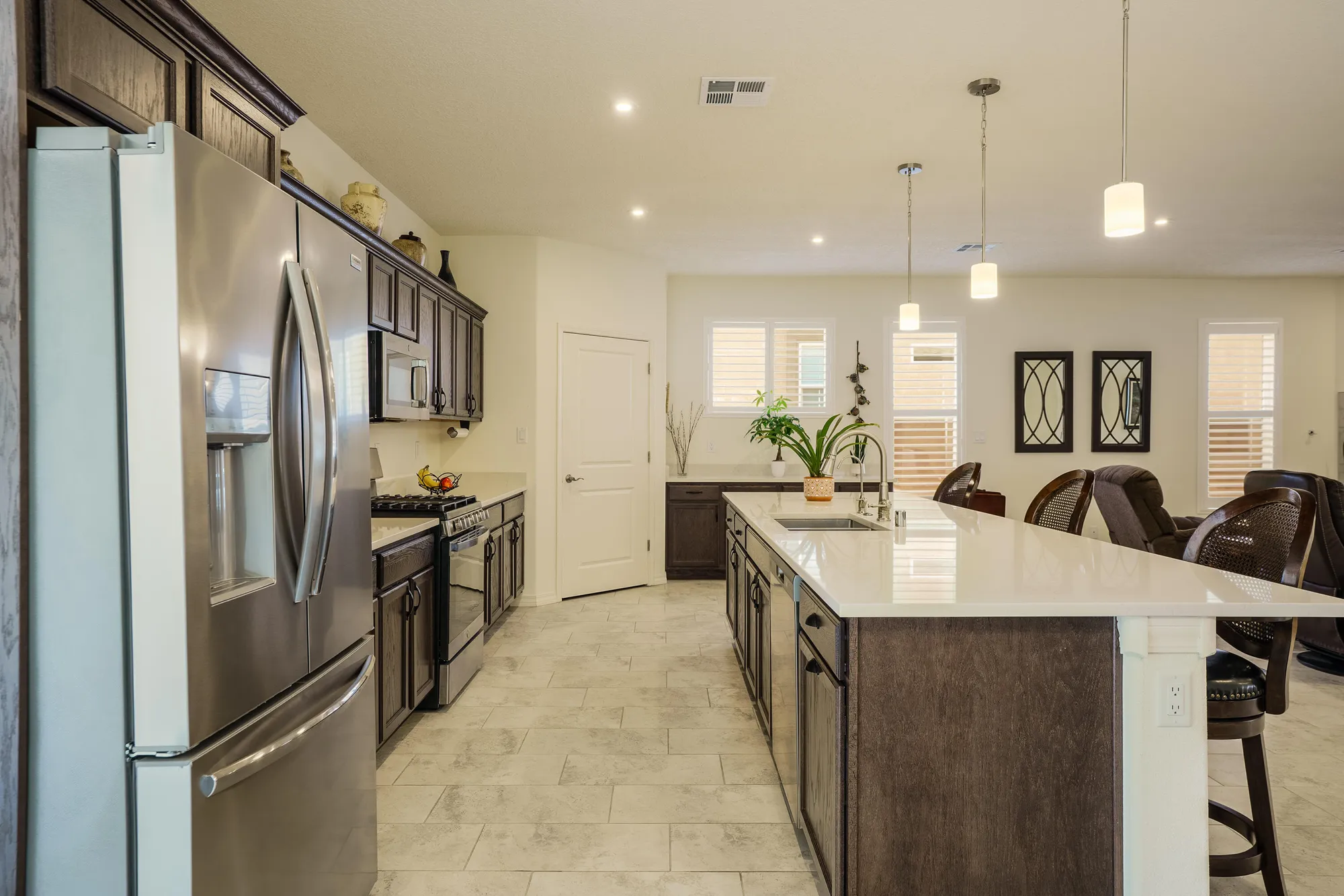 Property Slideshow image 7 of 27 | 590 rio chama cir sw, Los Lunas, NM, 87031