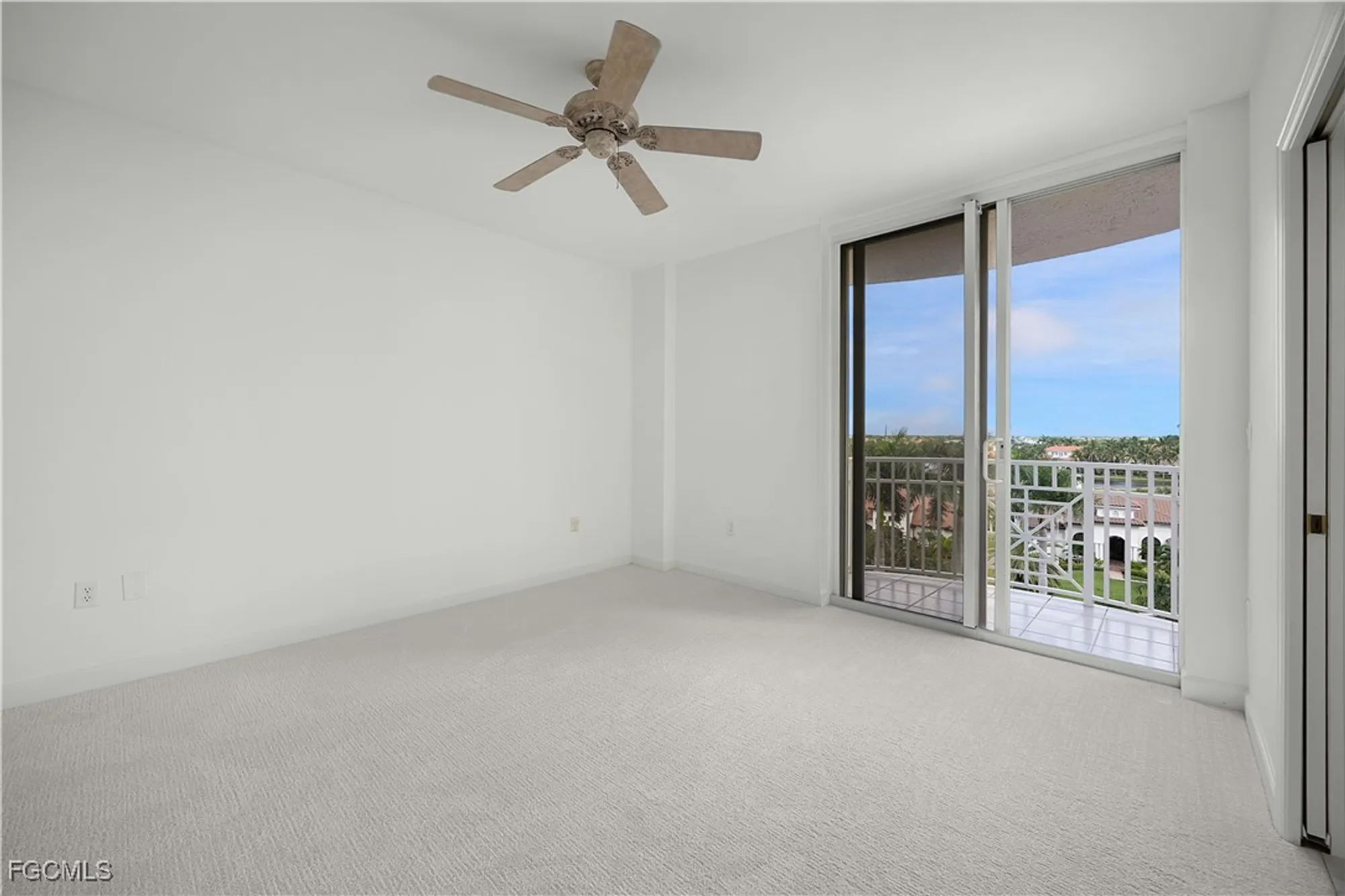 Property Slideshow image 14 of 29 | 14250 royal harbour ct unit 613, Fort Myers, FL, 33908