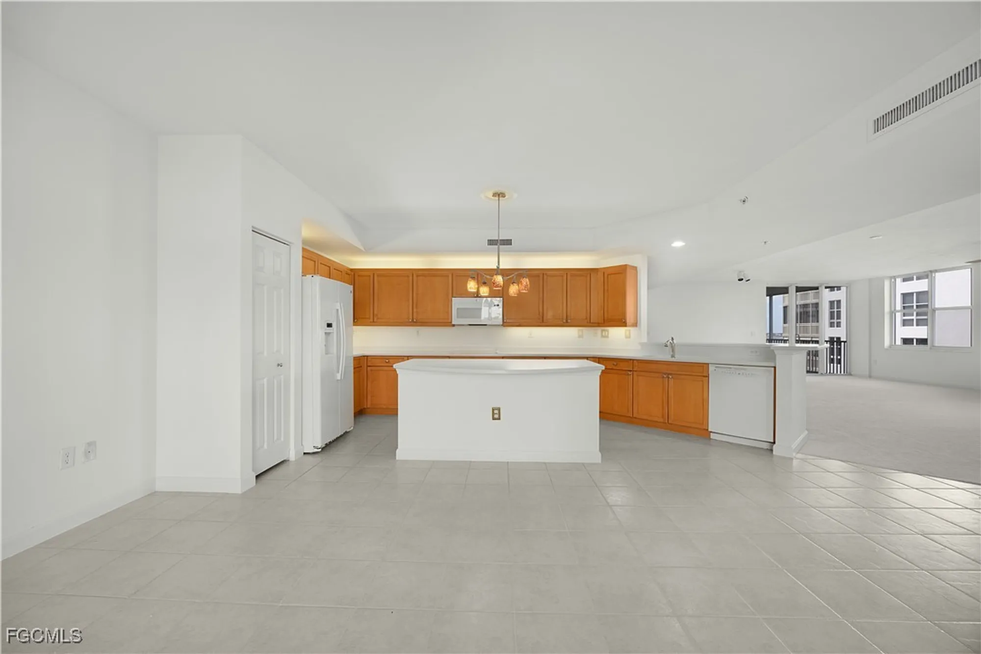 Property Slideshow image 18 of 29 | 14250 royal harbour ct unit 613, Fort Myers, FL, 33908