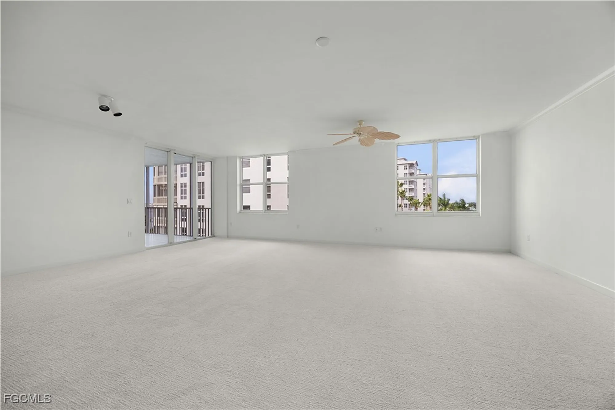Property Slideshow image 13 of 29 | 14250 royal harbour ct unit 613, Fort Myers, FL, 33908