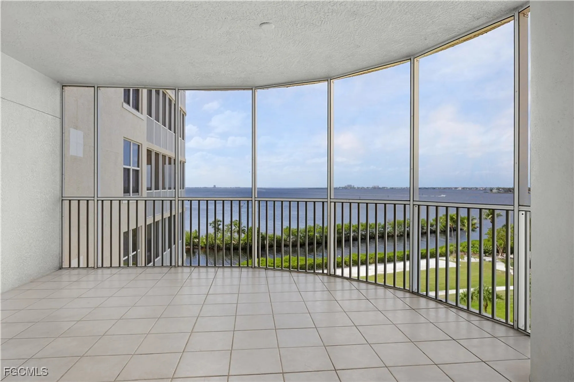 Property Slideshow image 5 of 29 | 14250 royal harbour ct unit 613, Fort Myers, FL, 33908