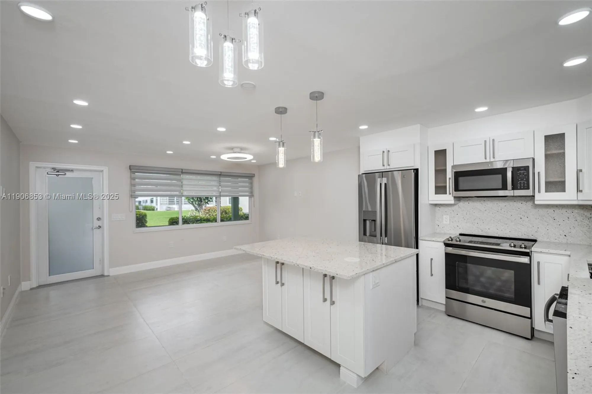 Property Slideshow image 2 of 22 | 102 upminster e unit e, Deerfield Beach, FL, 33442