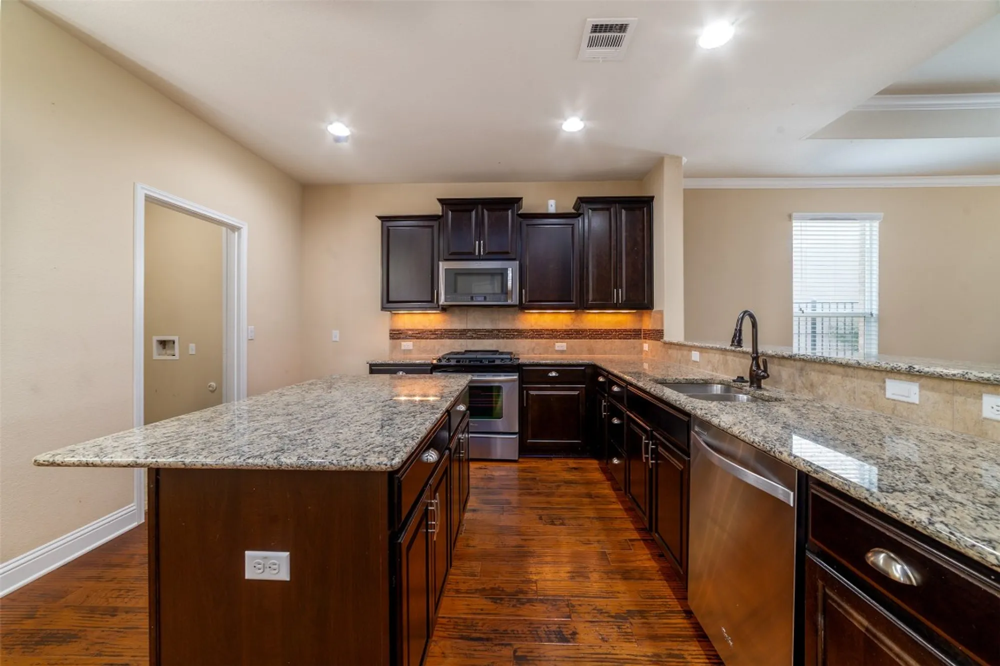 Property Slideshow image 14 of 29 | 902 dome peak ln, Georgetown, TX, 78633