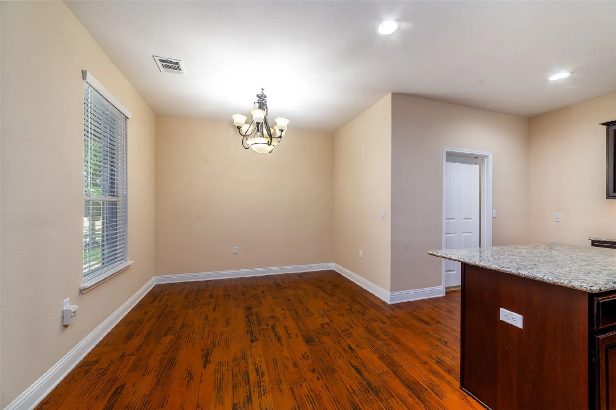 Property Slideshow image 10 of 29 | 902 dome peak ln, Georgetown, TX, 78633