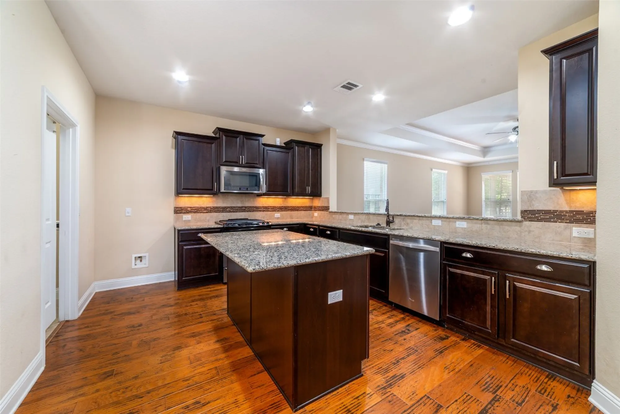 Property Slideshow image 11 of 29 | 902 dome peak ln, Georgetown, TX, 78633