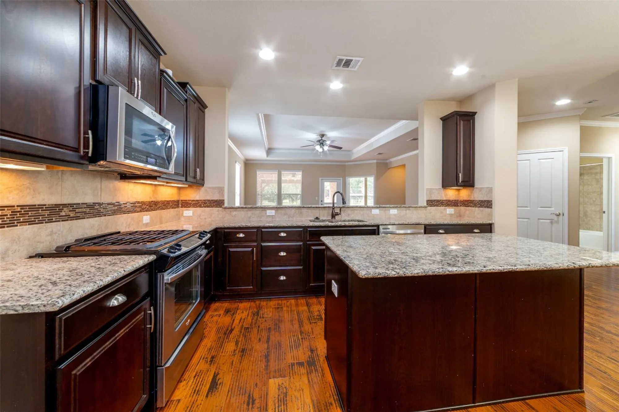 Property Slideshow image 12 of 29 | 902 dome peak ln, Georgetown, TX, 78633