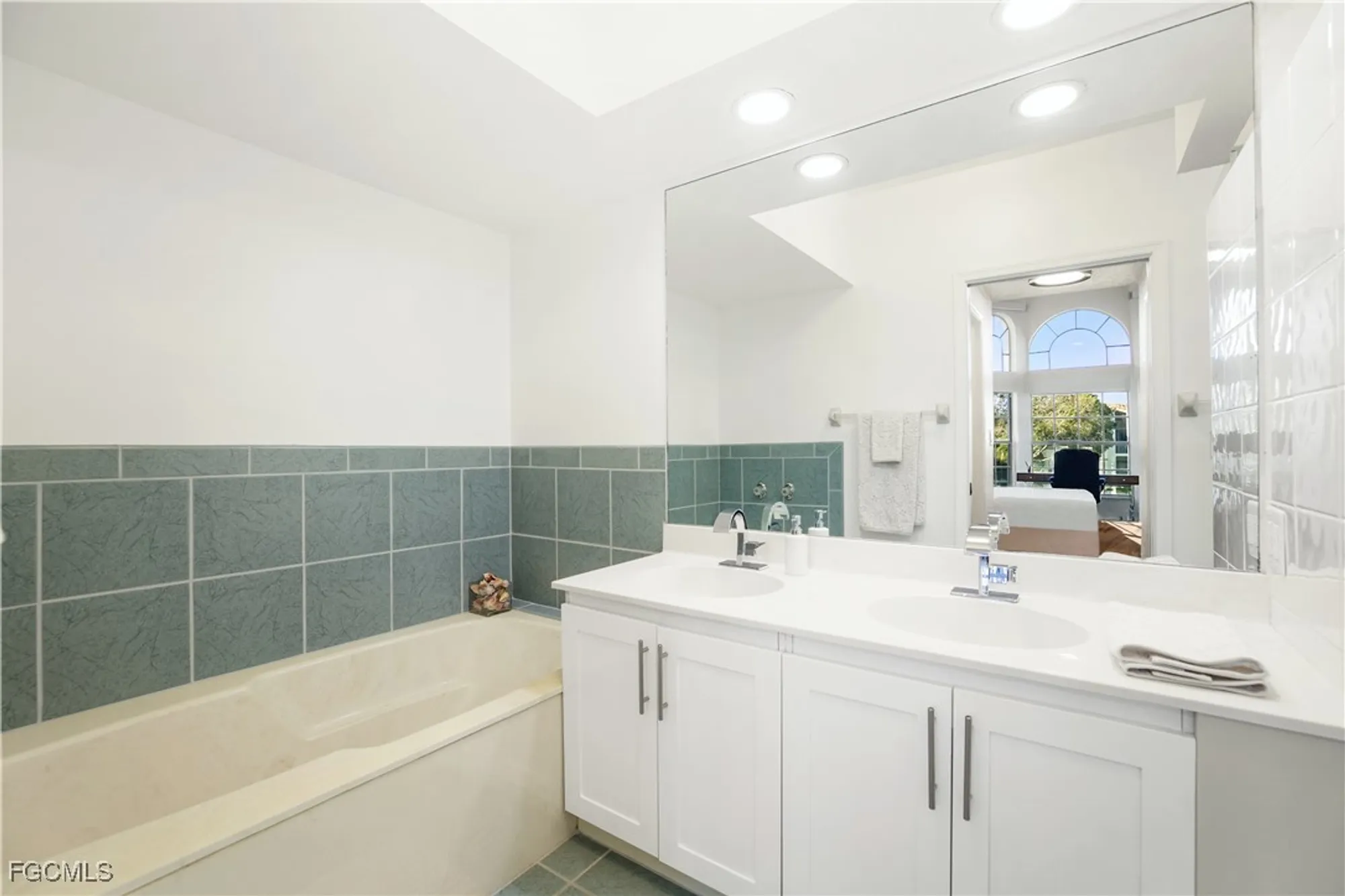 Property Slideshow image 21 of 42 | 6030 chardonnay ln apt 302, Naples, FL, 34119