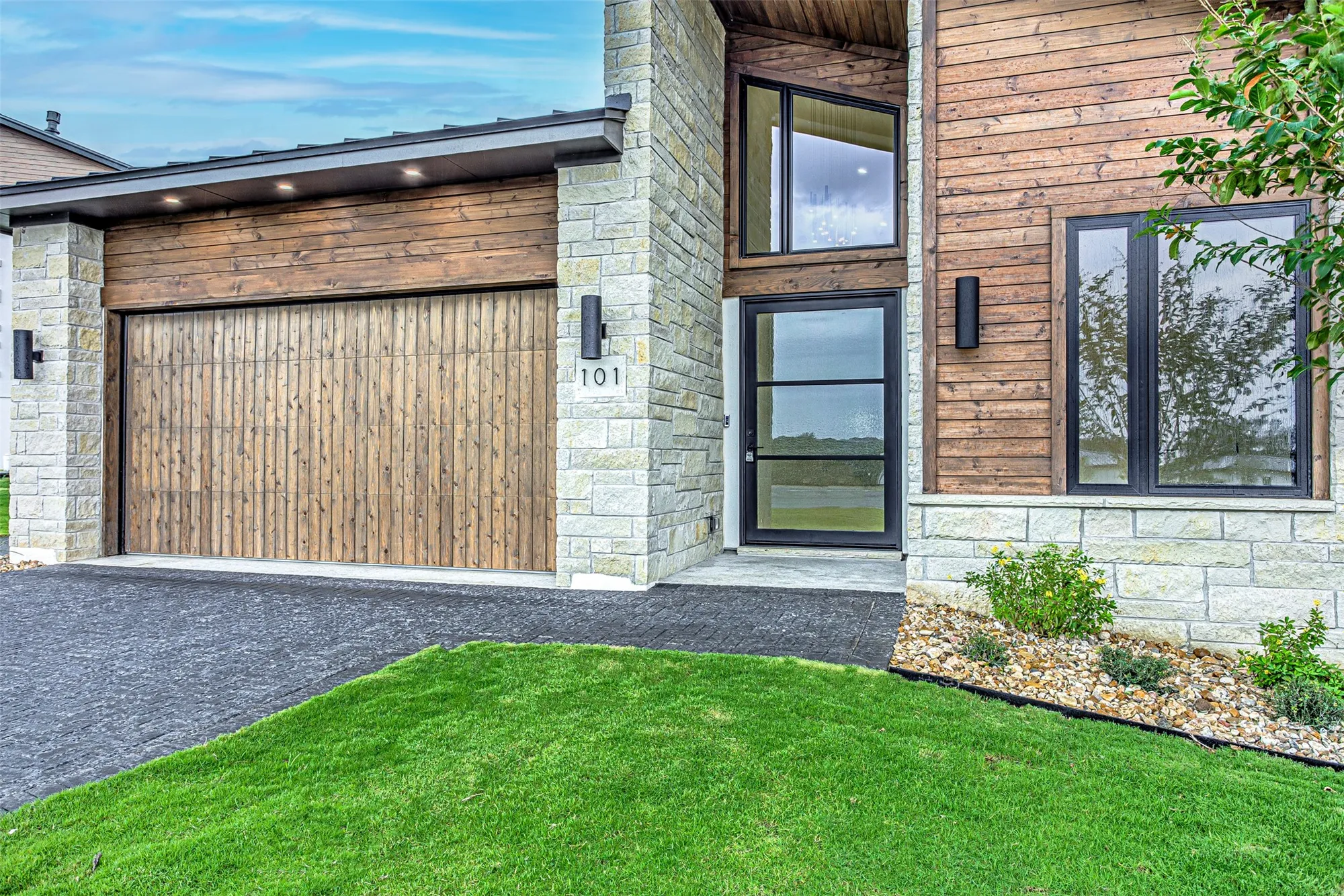 Property Slideshow image 3 of 37 | 101 manciano dr, Horseshoe Bay, TX, 78657