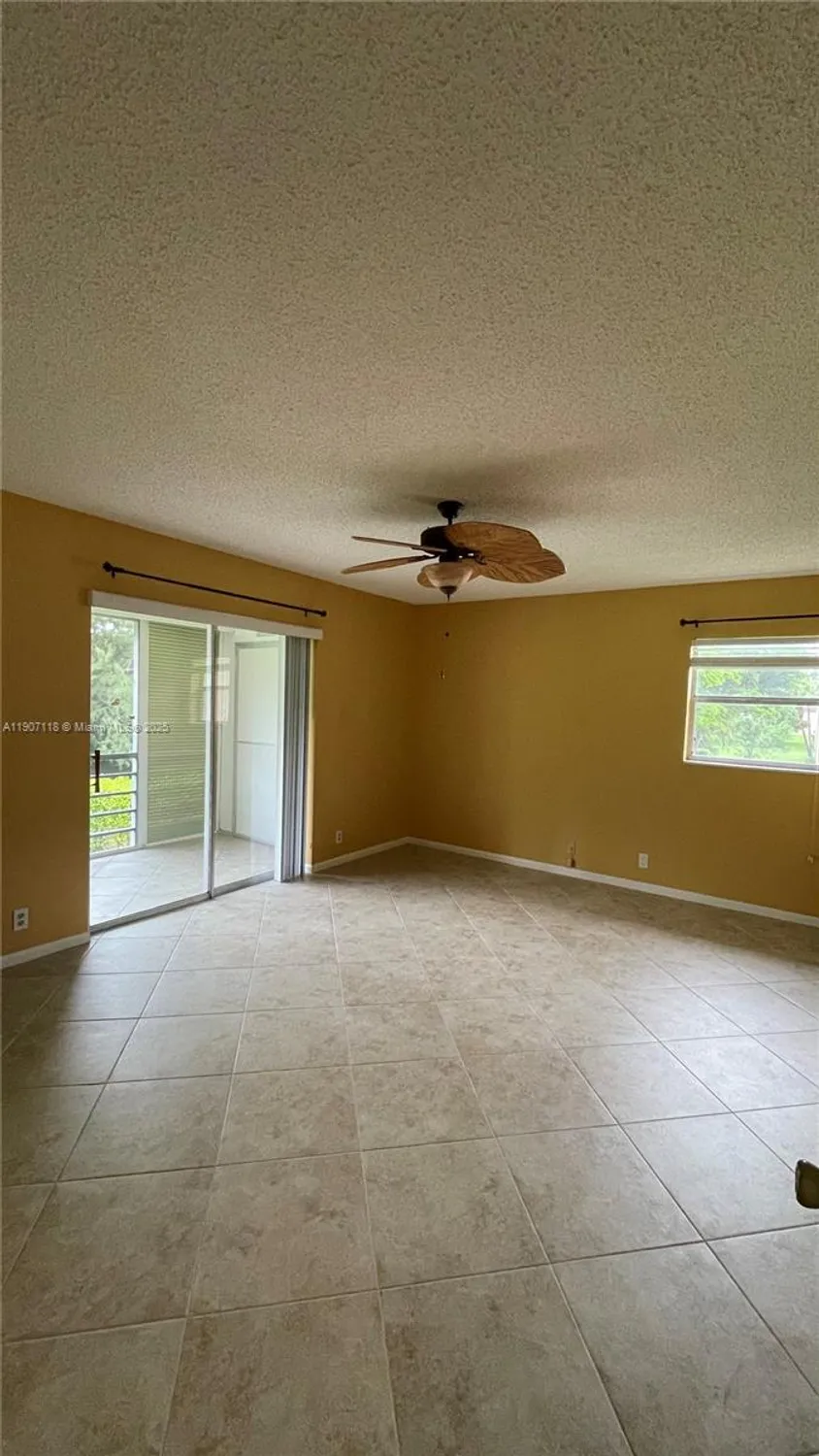 Property Slideshow image 12 of 23 | 110 lake meryl dr apt 216, West Palm Beach, FL, 33411