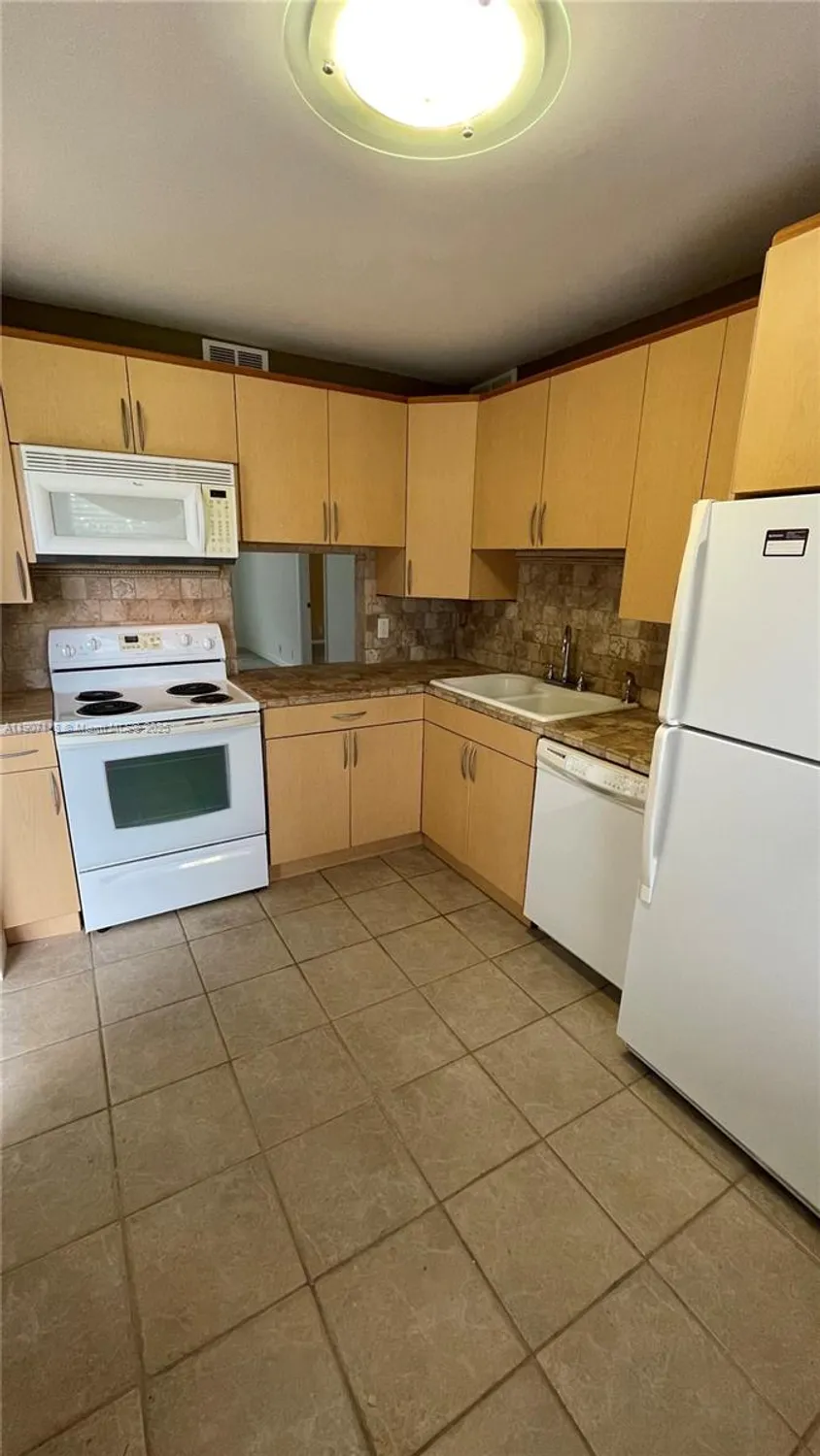 Property Slideshow image 5 of 23 | 110 lake meryl dr apt 216, West Palm Beach, FL, 33411