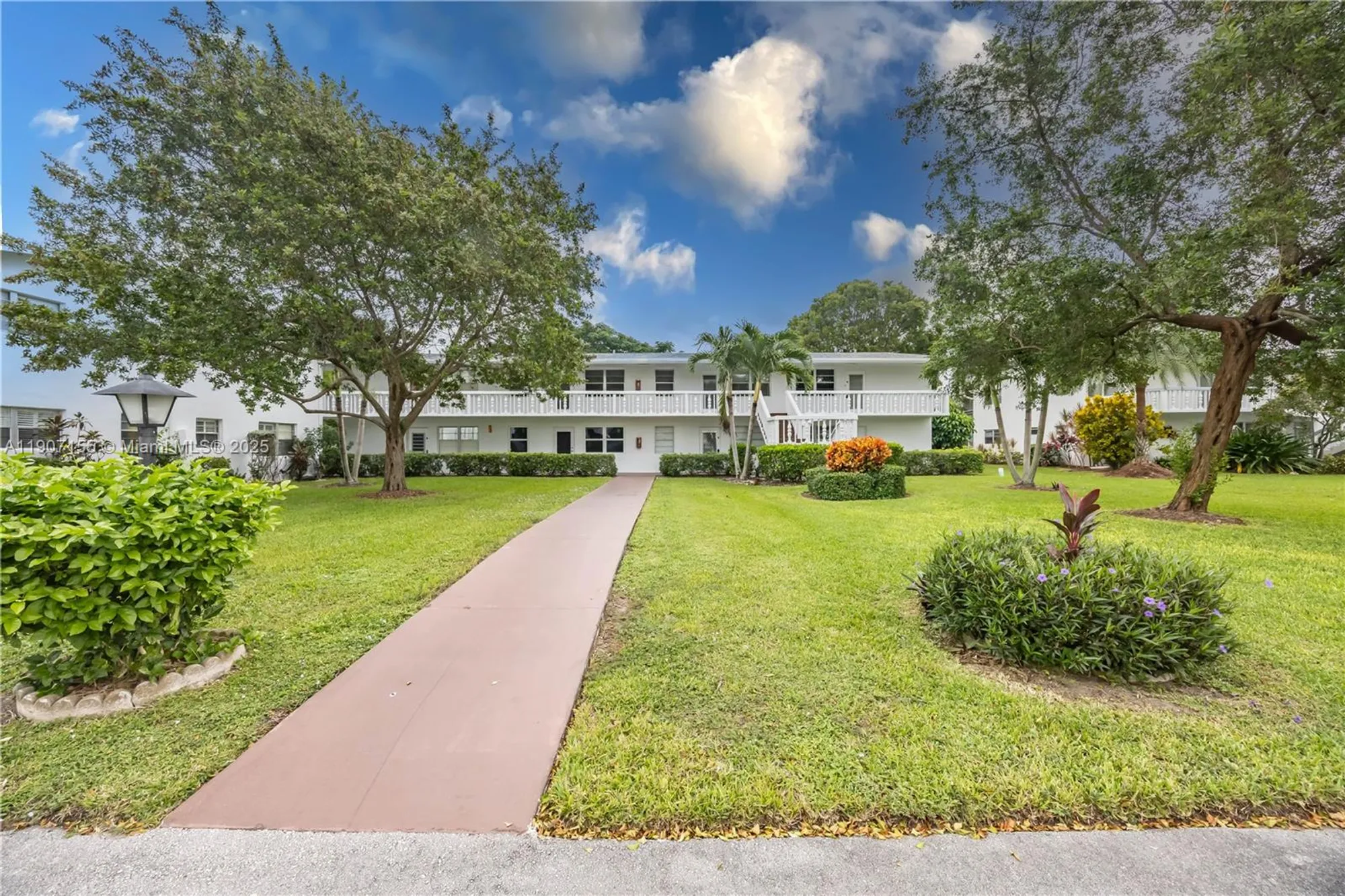 Property Slideshow image 3 of 23 | 211 durham e unit e, Deerfield Beach, FL, 33442