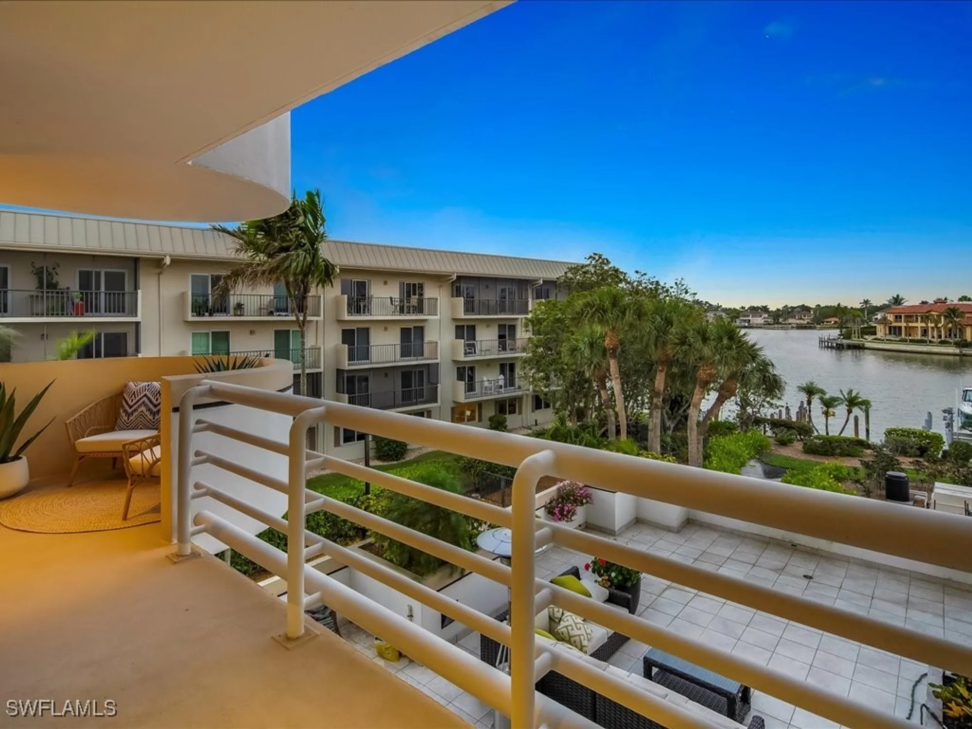 Property Slideshow image 16 of 42 | 3100 gulf shore blvd n apt 201, Naples, FL, 34103
